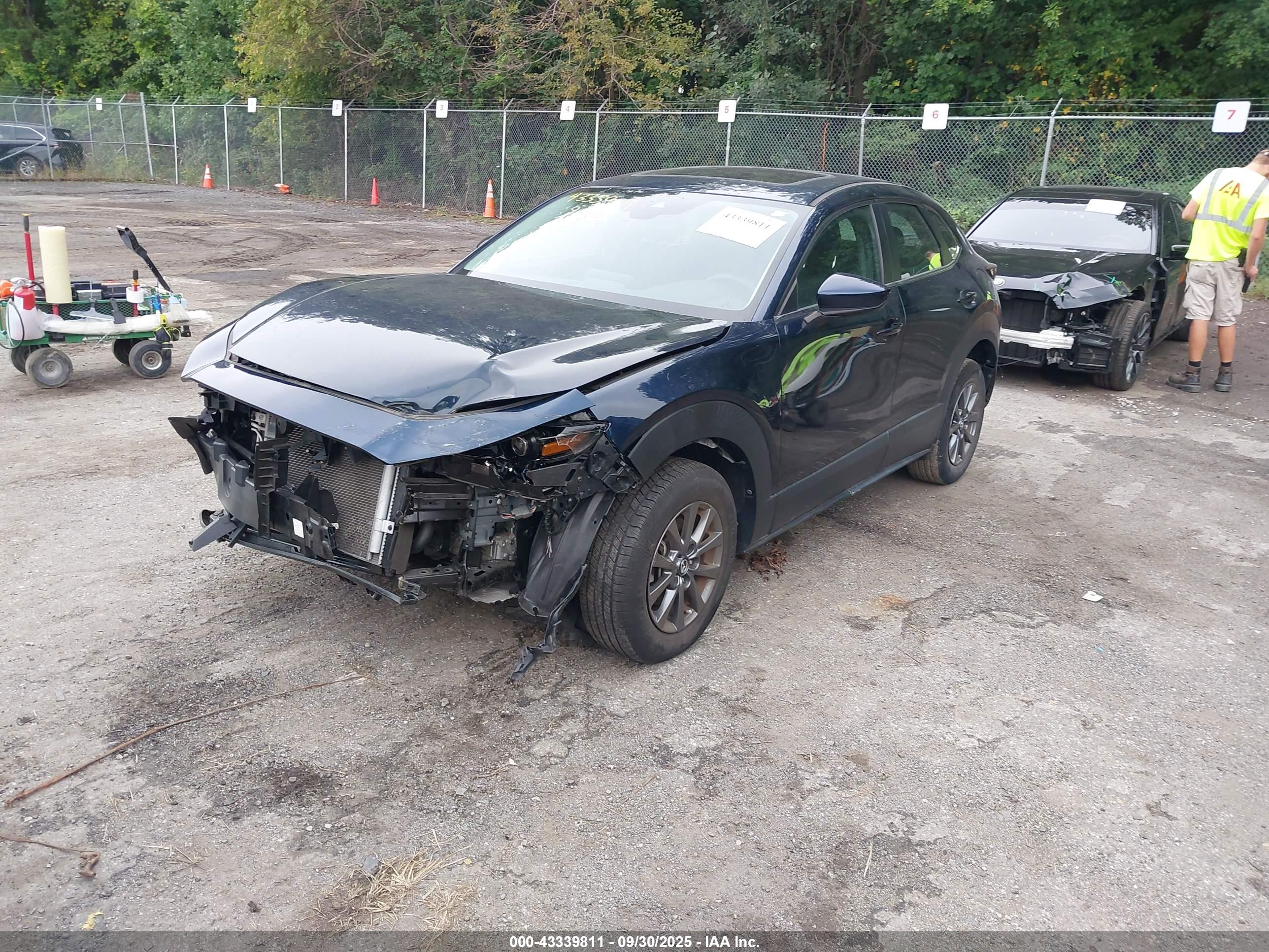 MAZDA CX-30 image 2