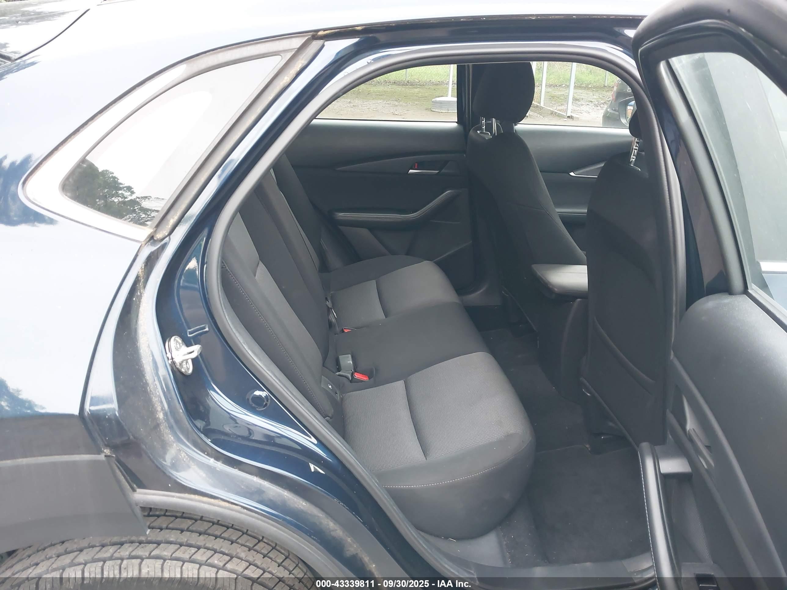 MAZDA CX-30 image 8