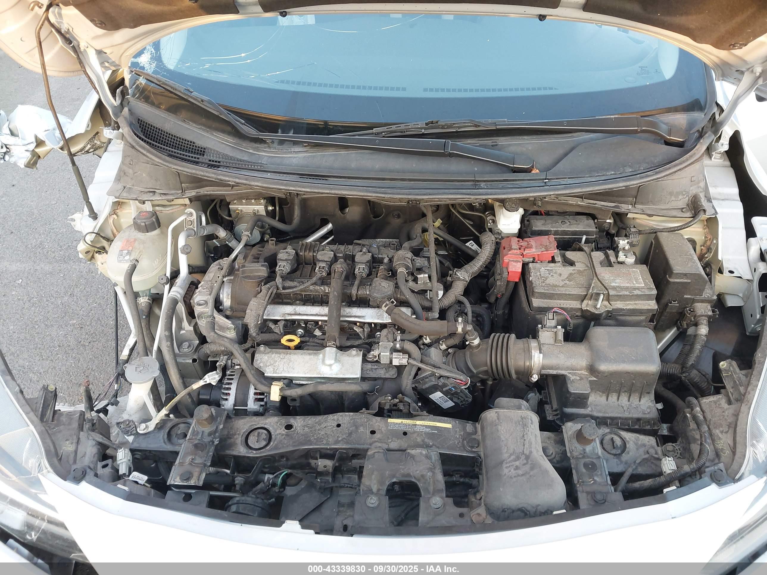 NISSAN VERSA image 10