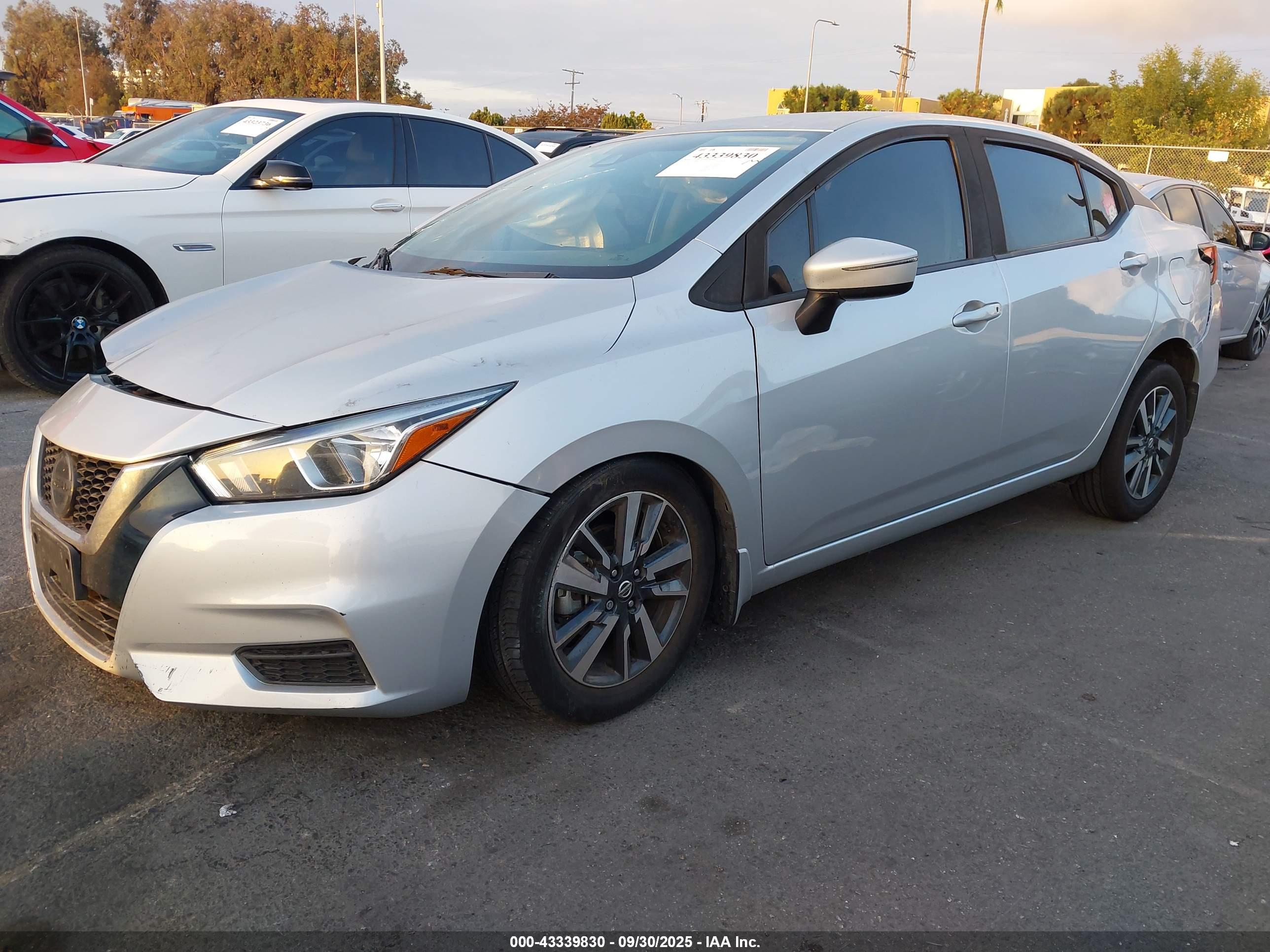 NISSAN VERSA image 2