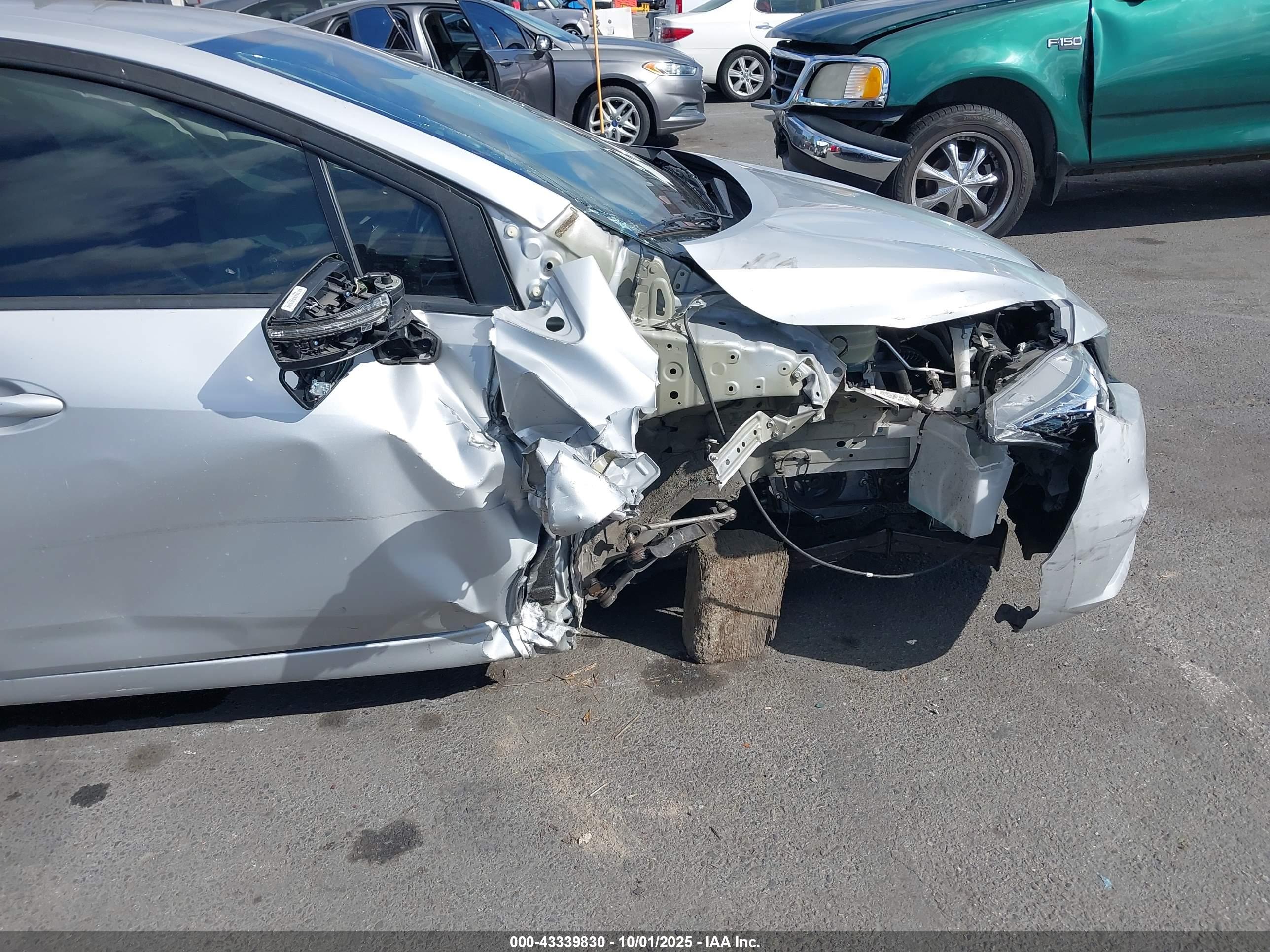 NISSAN VERSA image 6