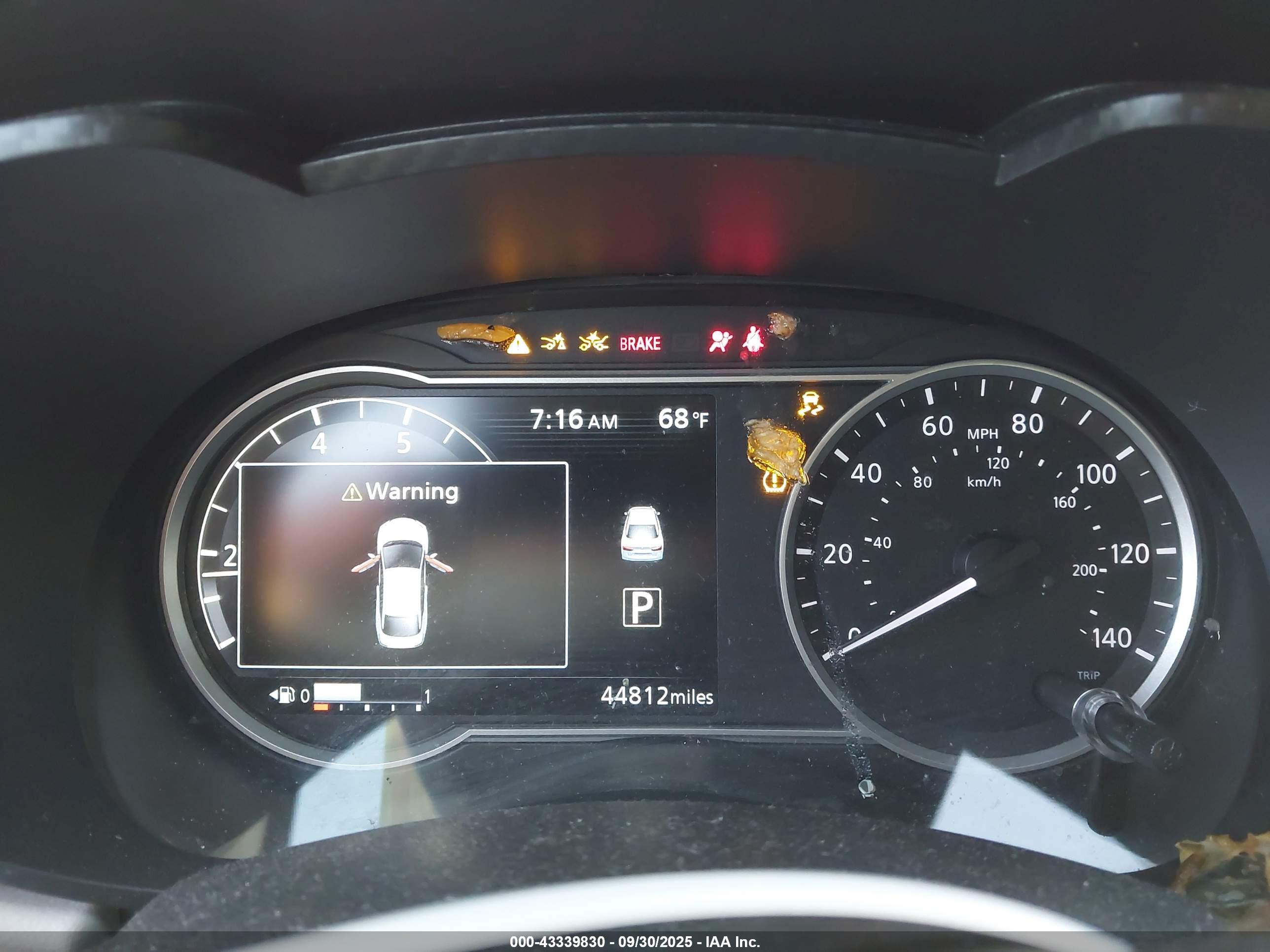 NISSAN VERSA image 7