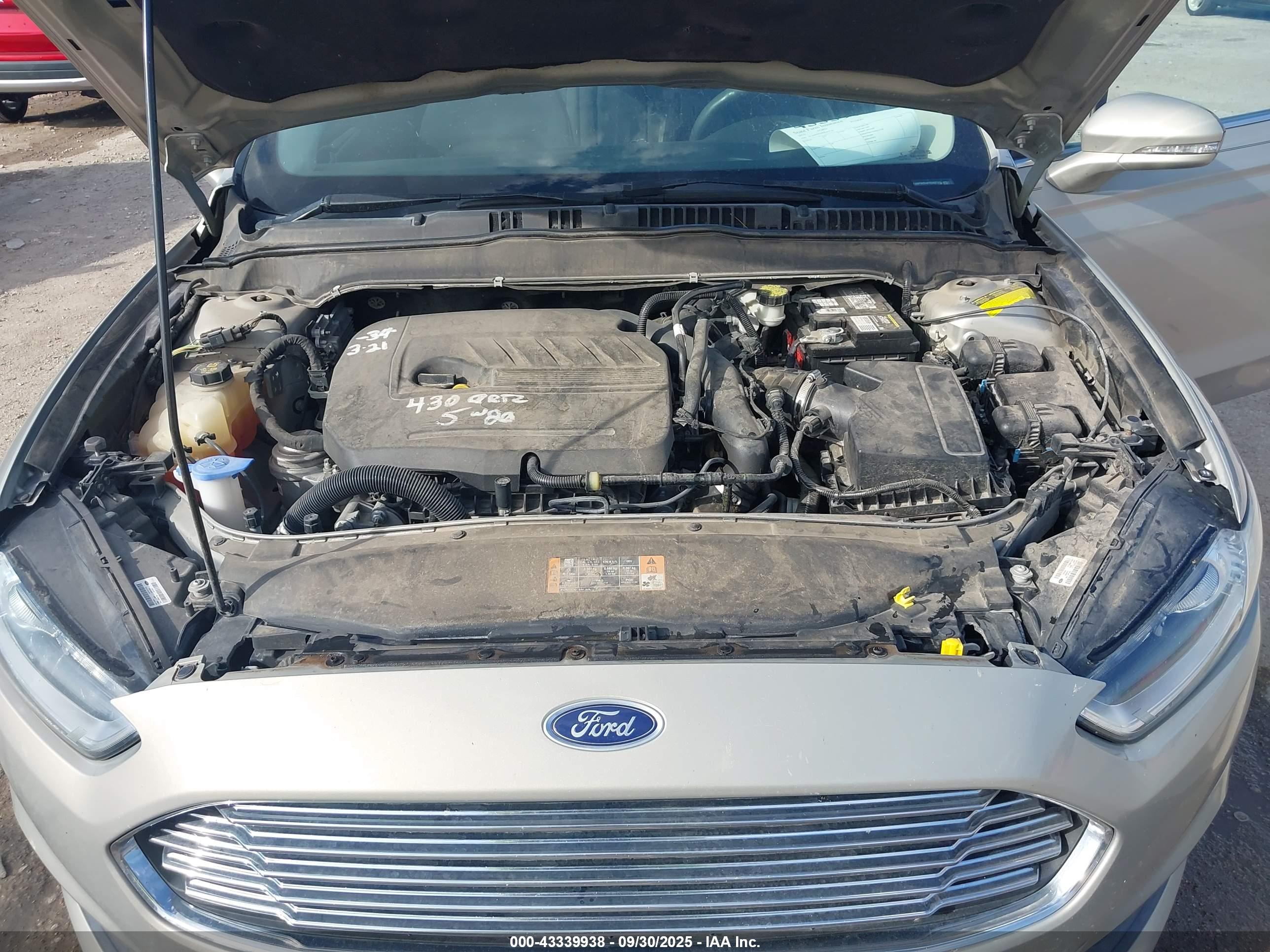 FORD FUSION image 10
