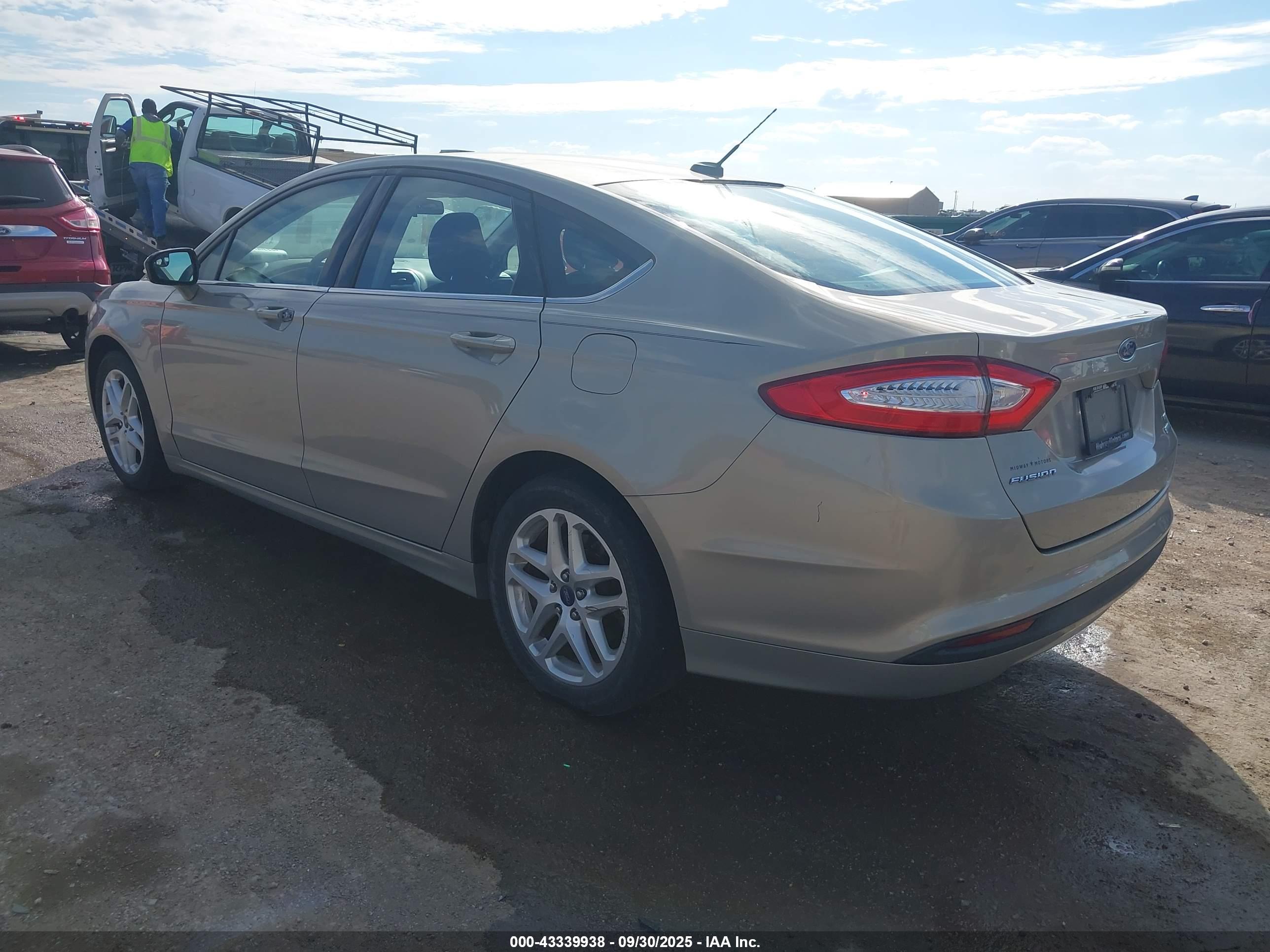 FORD FUSION image 3