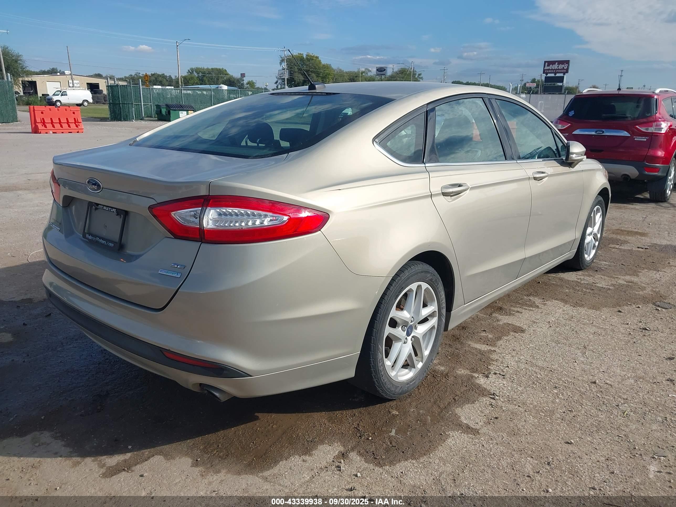 FORD FUSION image 4