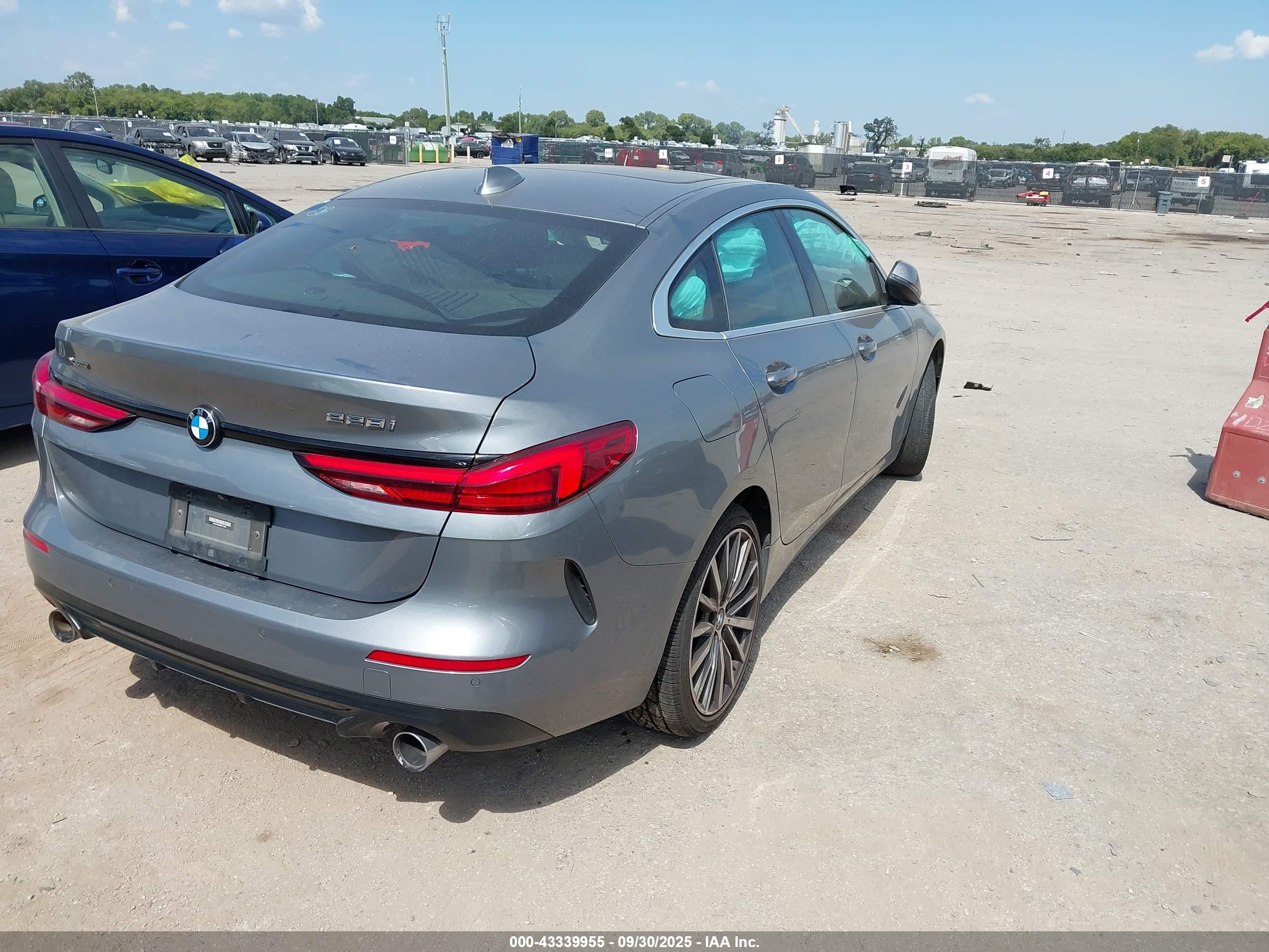BMW 228 image 4