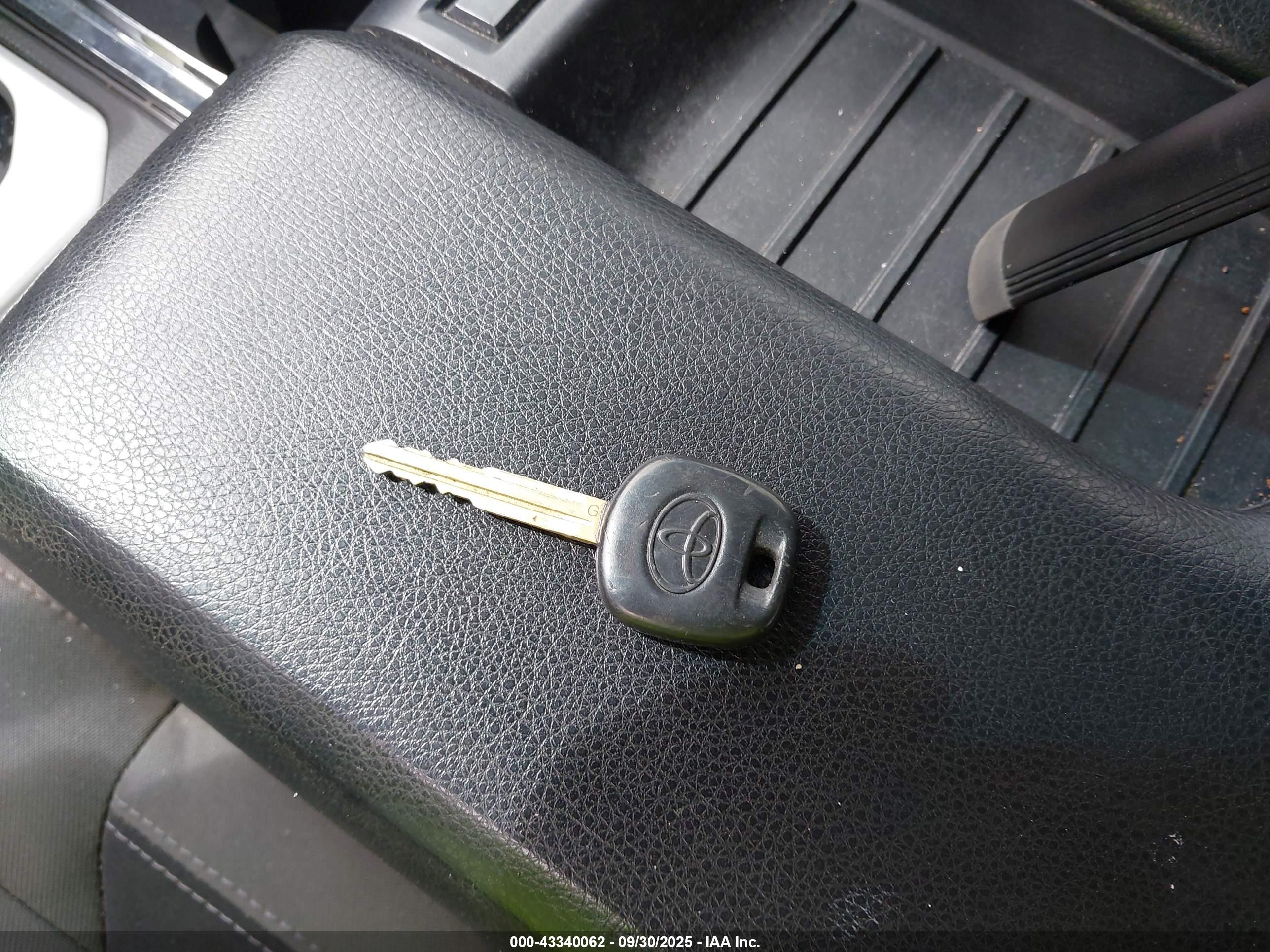 TOYOTA TUNDRA image 11
