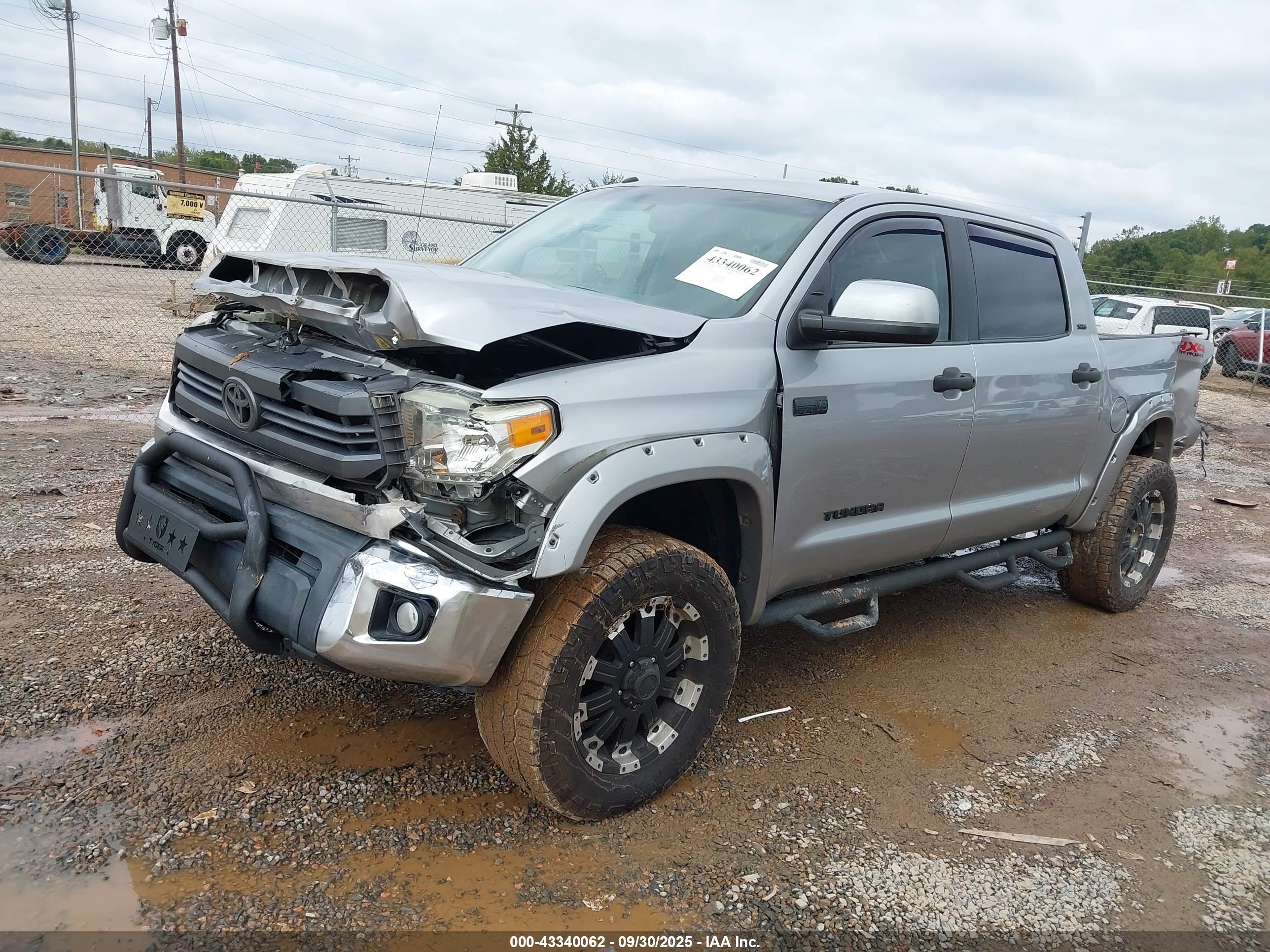 TOYOTA TUNDRA image 2
