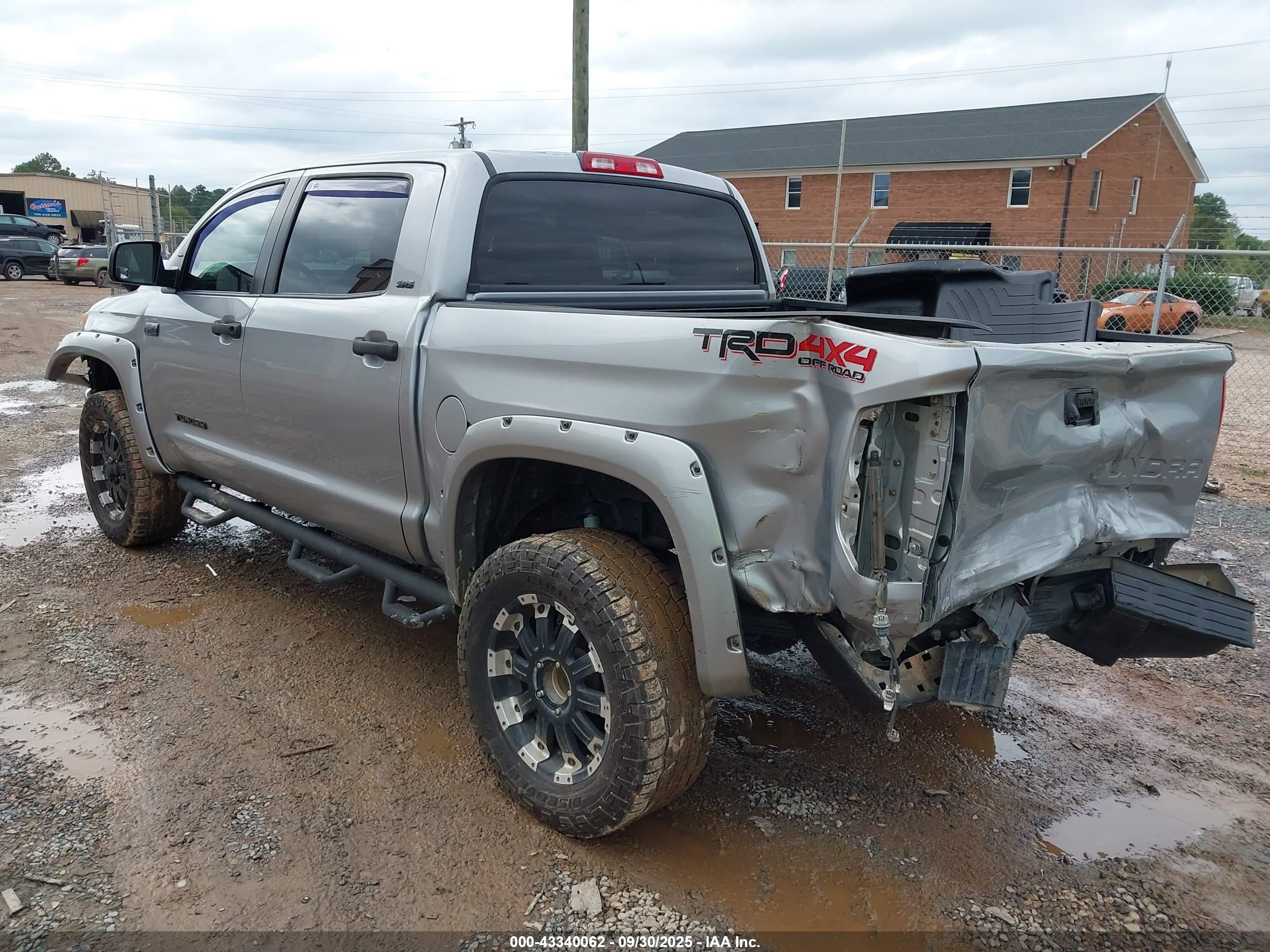 TOYOTA TUNDRA image 3
