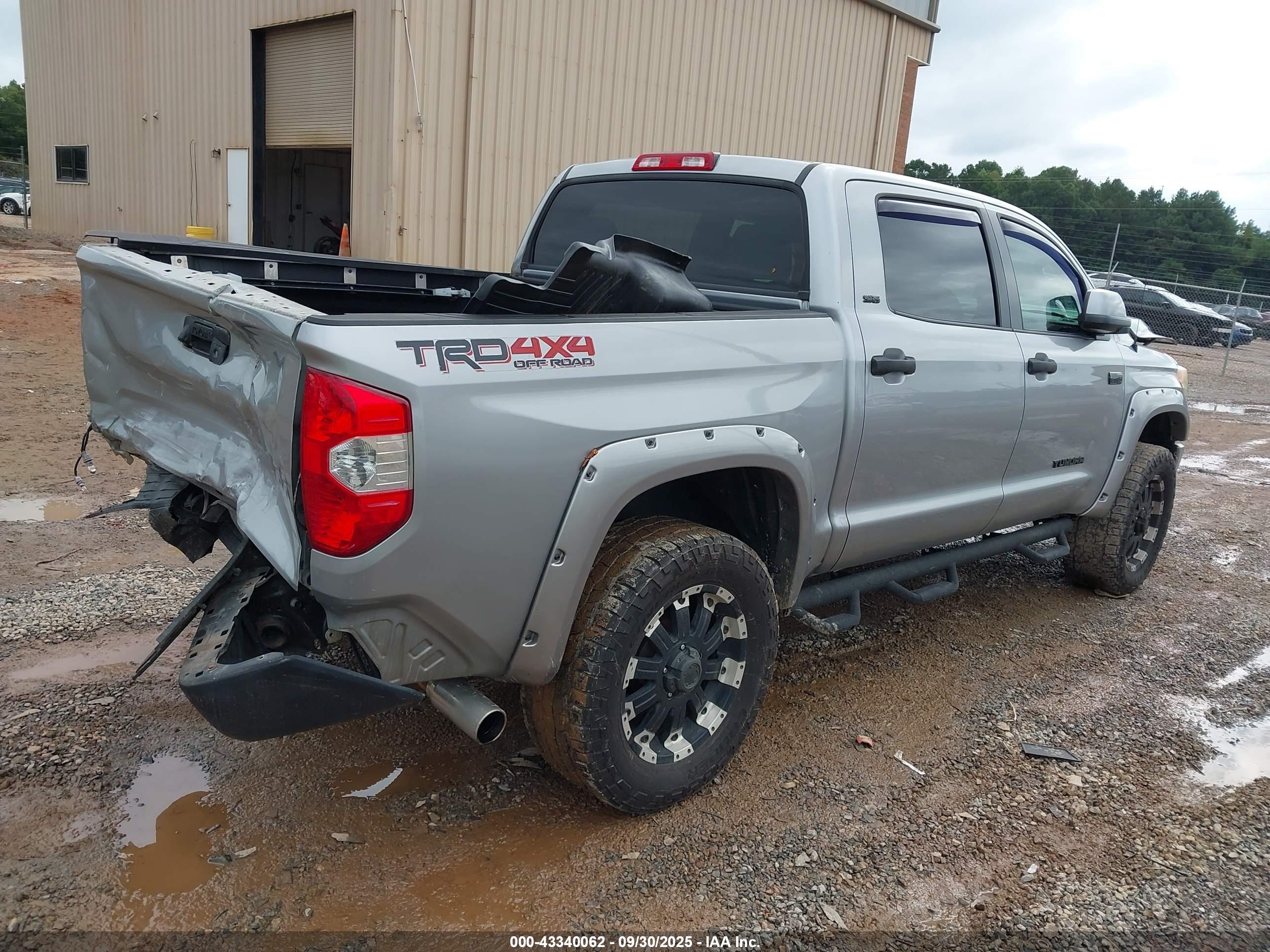 TOYOTA TUNDRA image 4