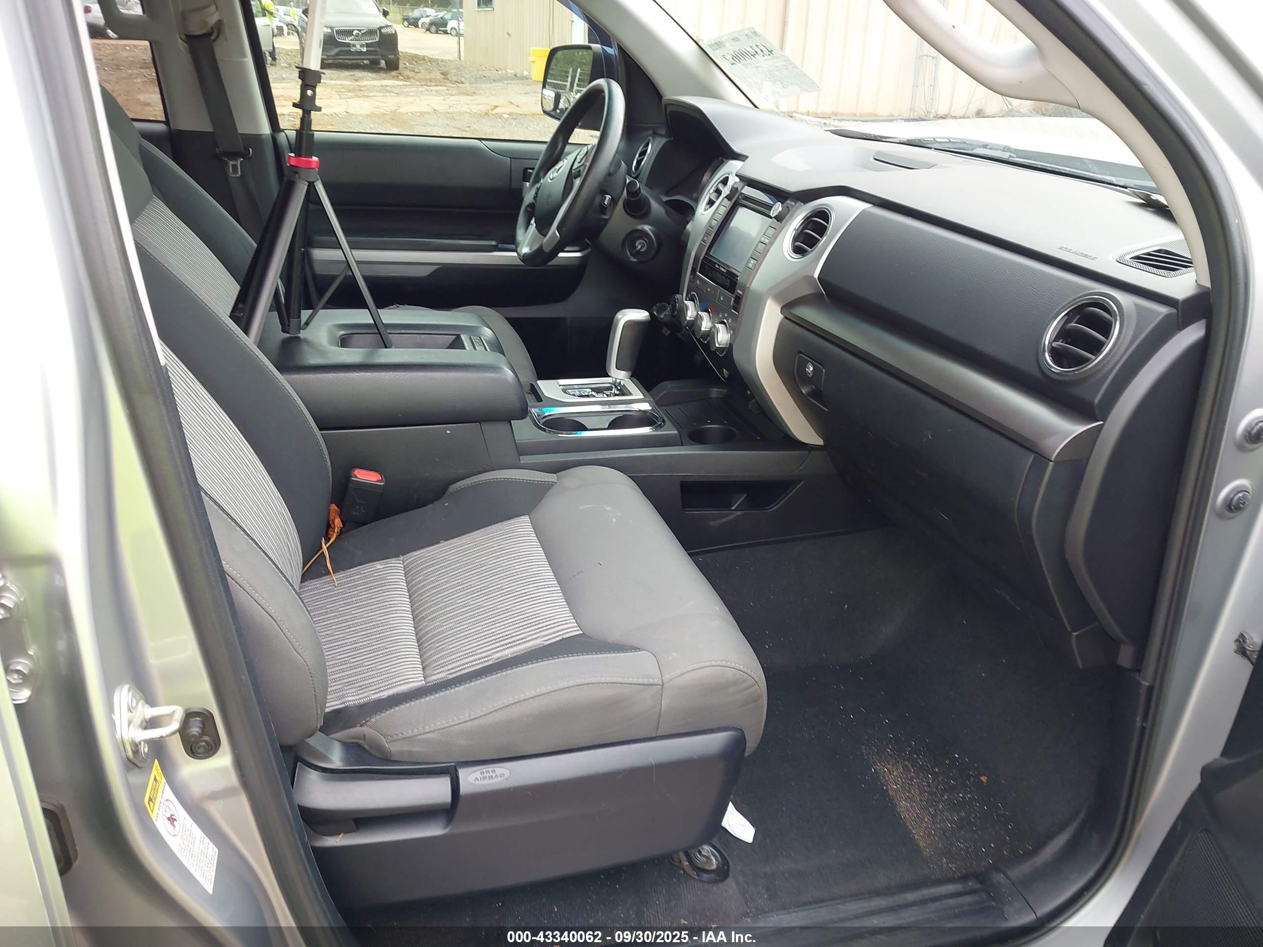 TOYOTA TUNDRA image 5