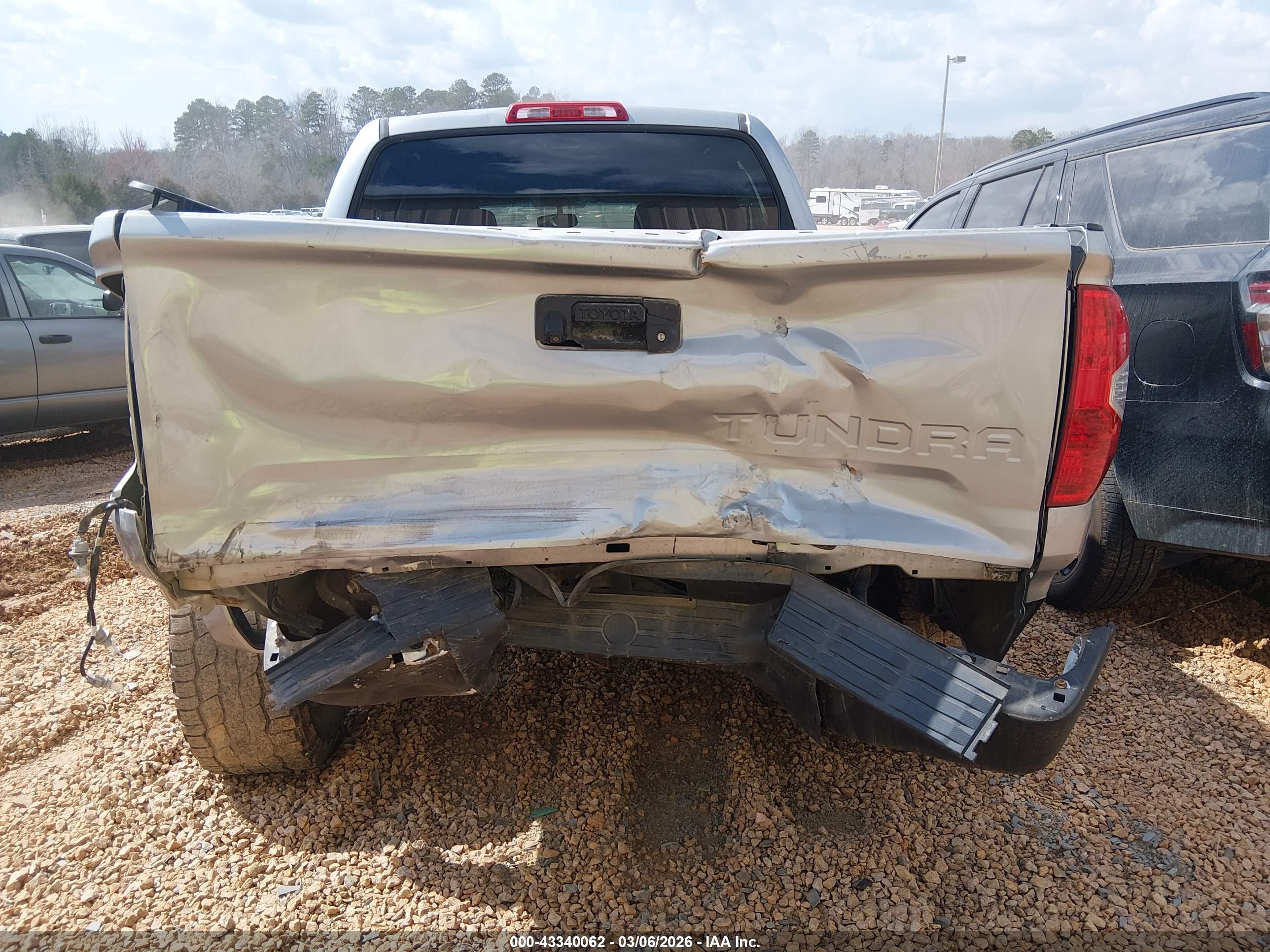 TOYOTA TUNDRA image 6