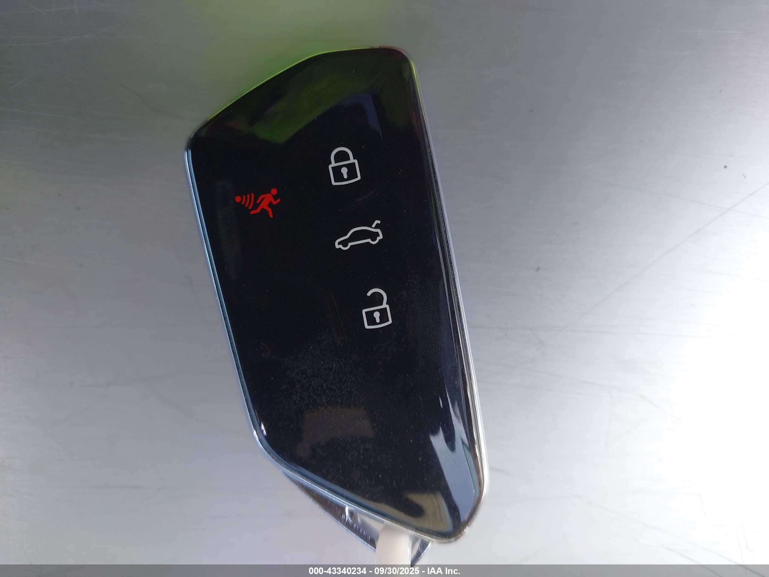 VOLKSWAGEN ID.4 image 11
