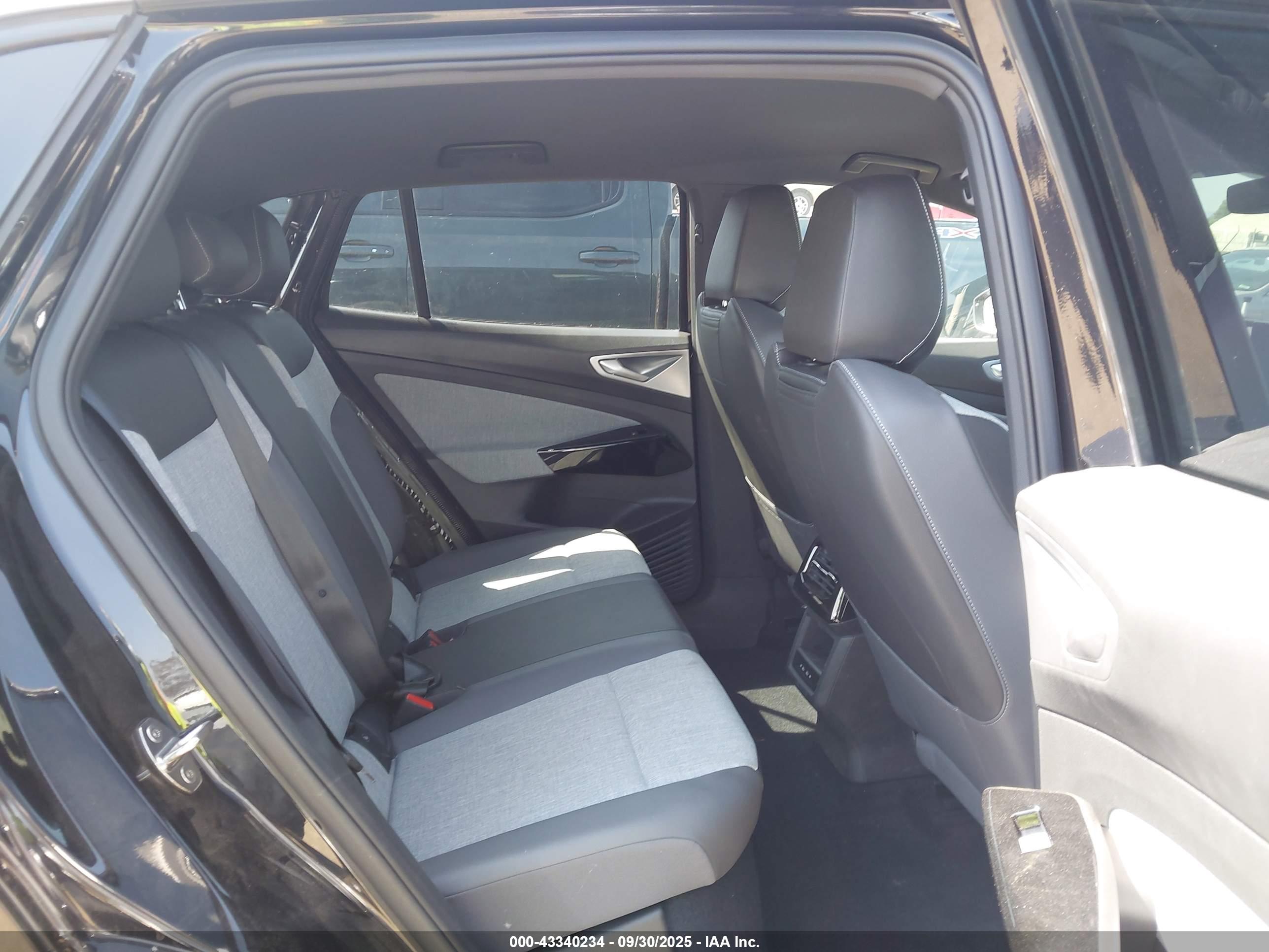 VOLKSWAGEN ID.4 image 8