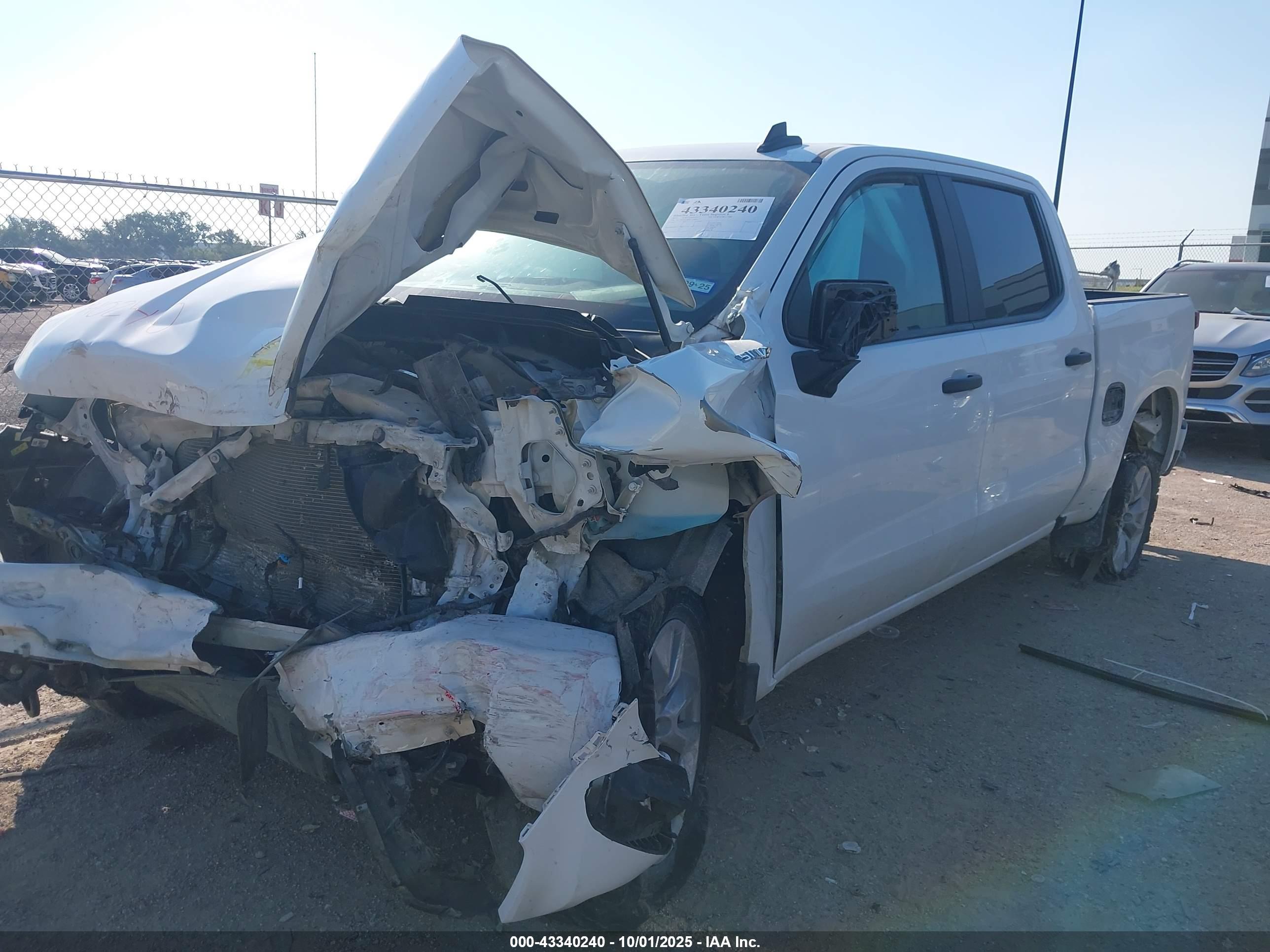 CHEVROLET SILVERADO image 2