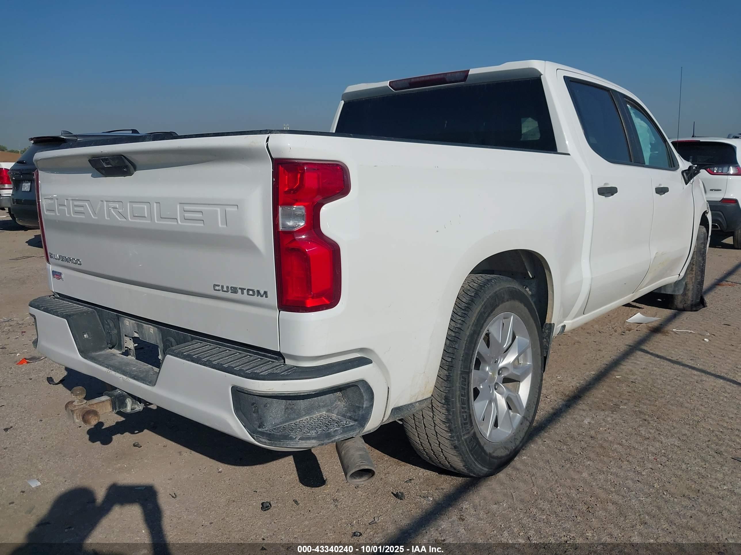 CHEVROLET SILVERADO image 4