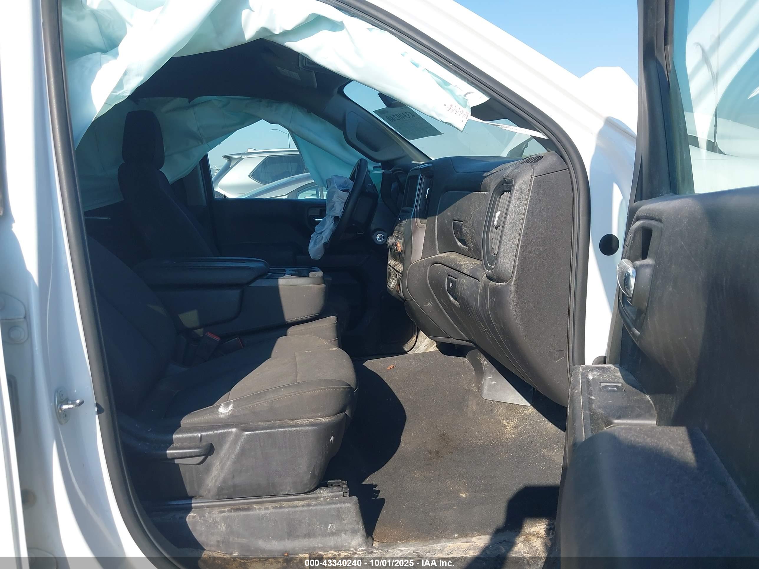 CHEVROLET SILVERADO image 5