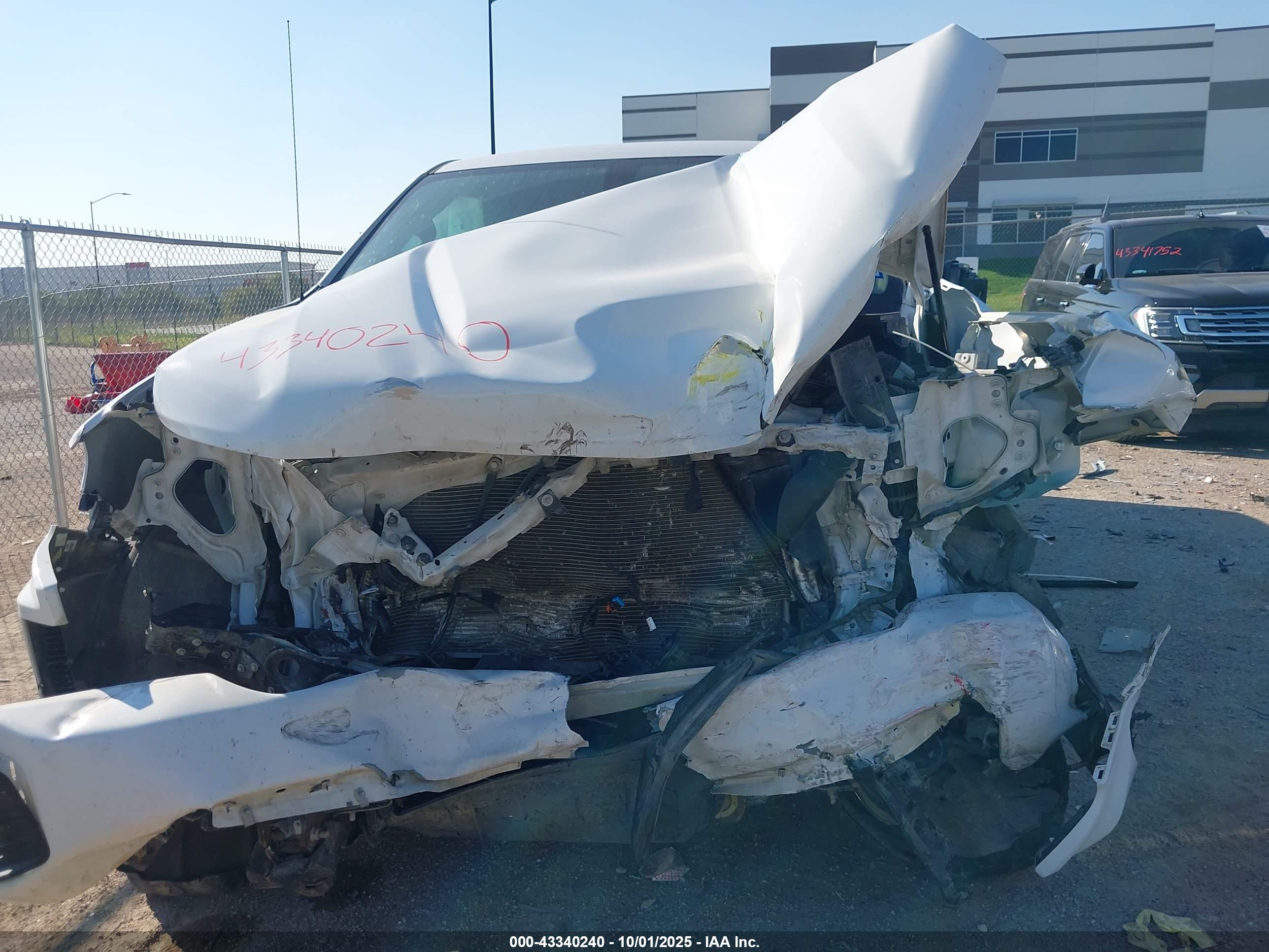 CHEVROLET SILVERADO image 6