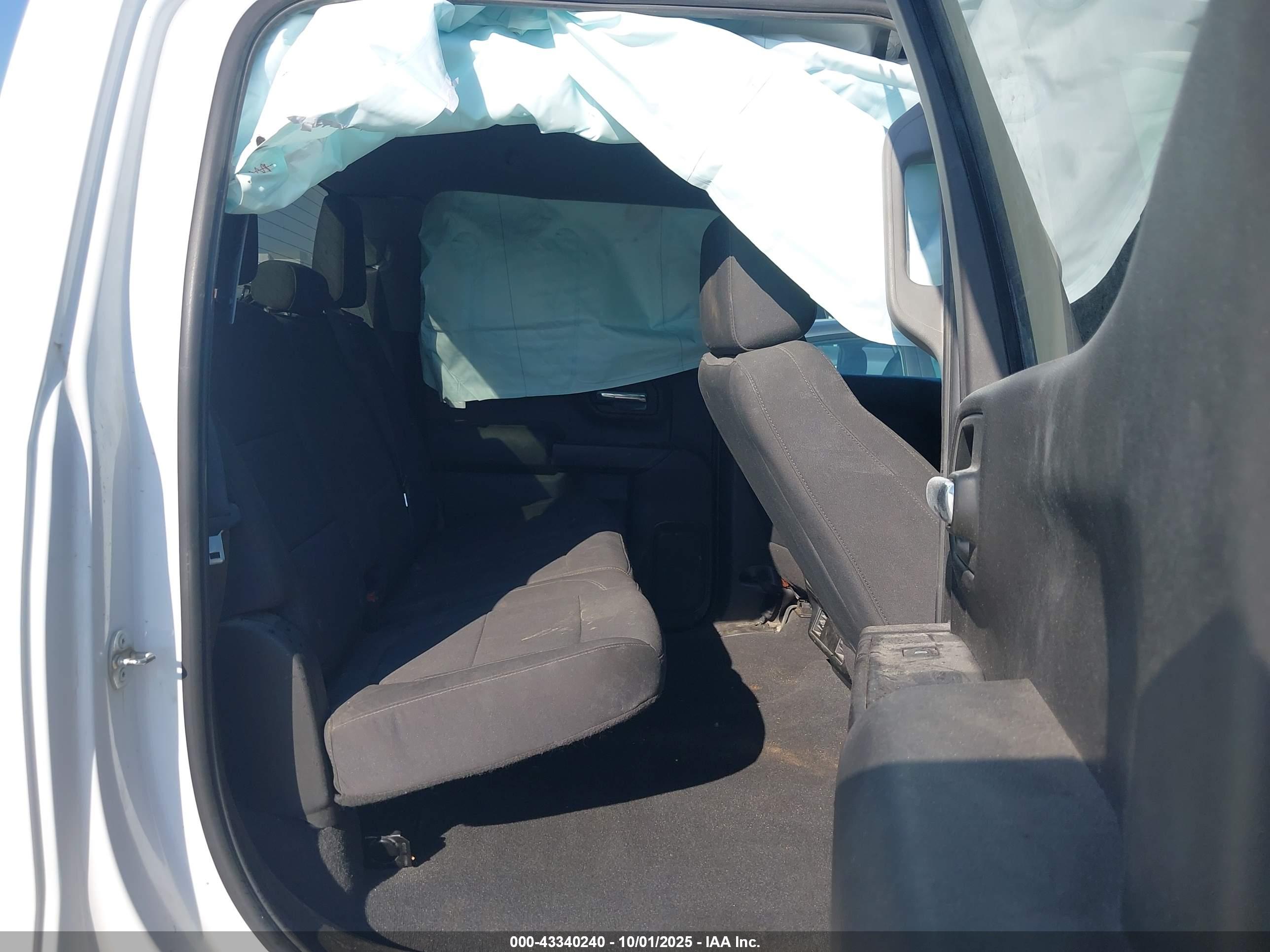 CHEVROLET SILVERADO image 8
