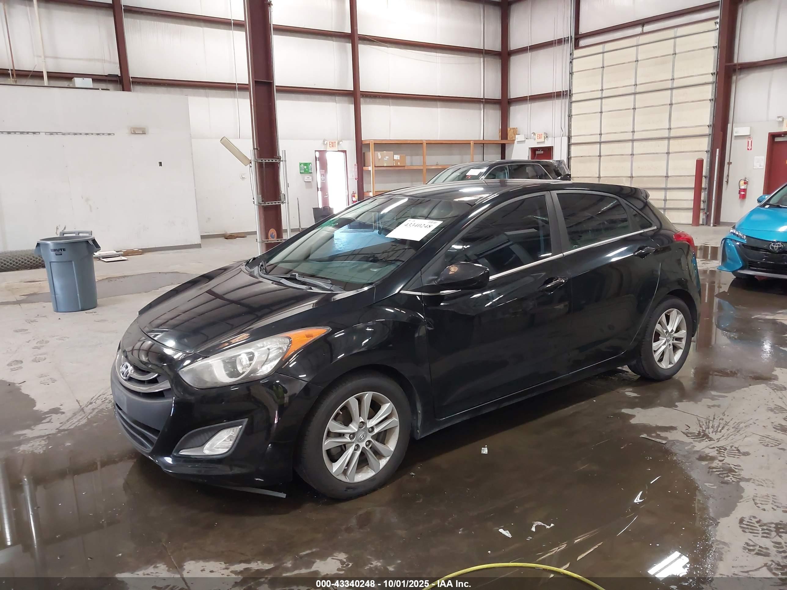 HYUNDAI ELANTRA image 2