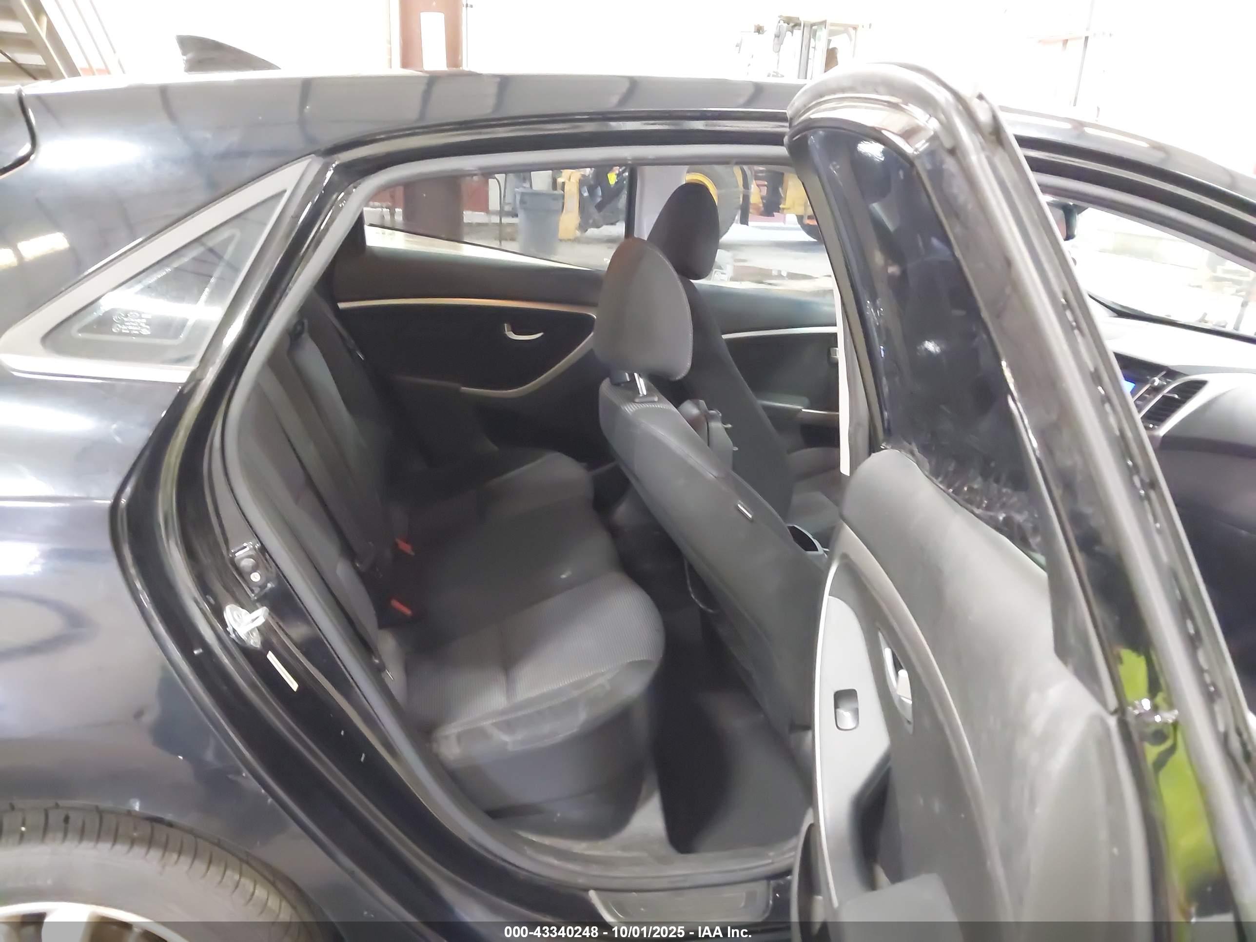 HYUNDAI ELANTRA image 8