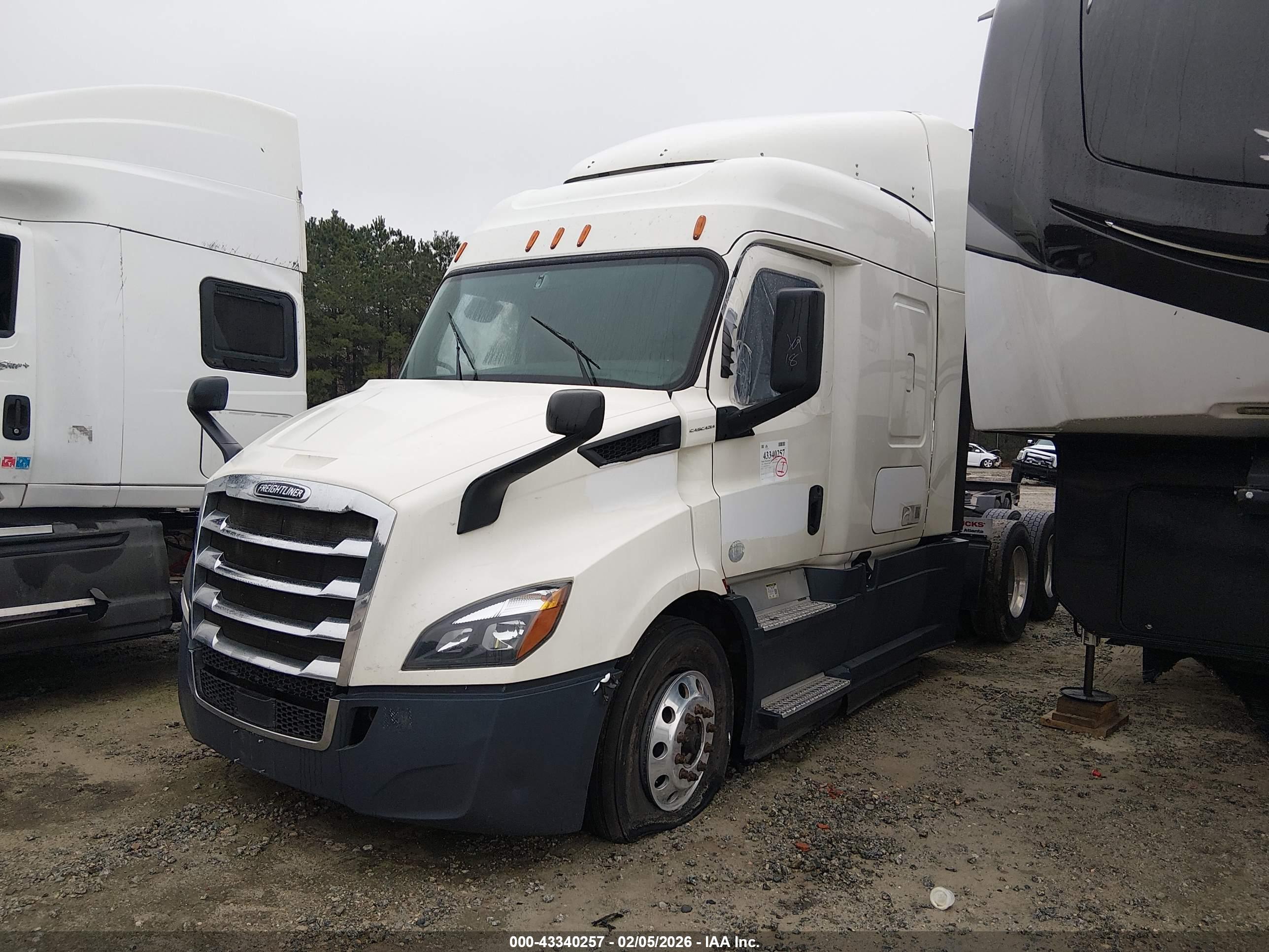 FREIGHTLINER NEW image 2