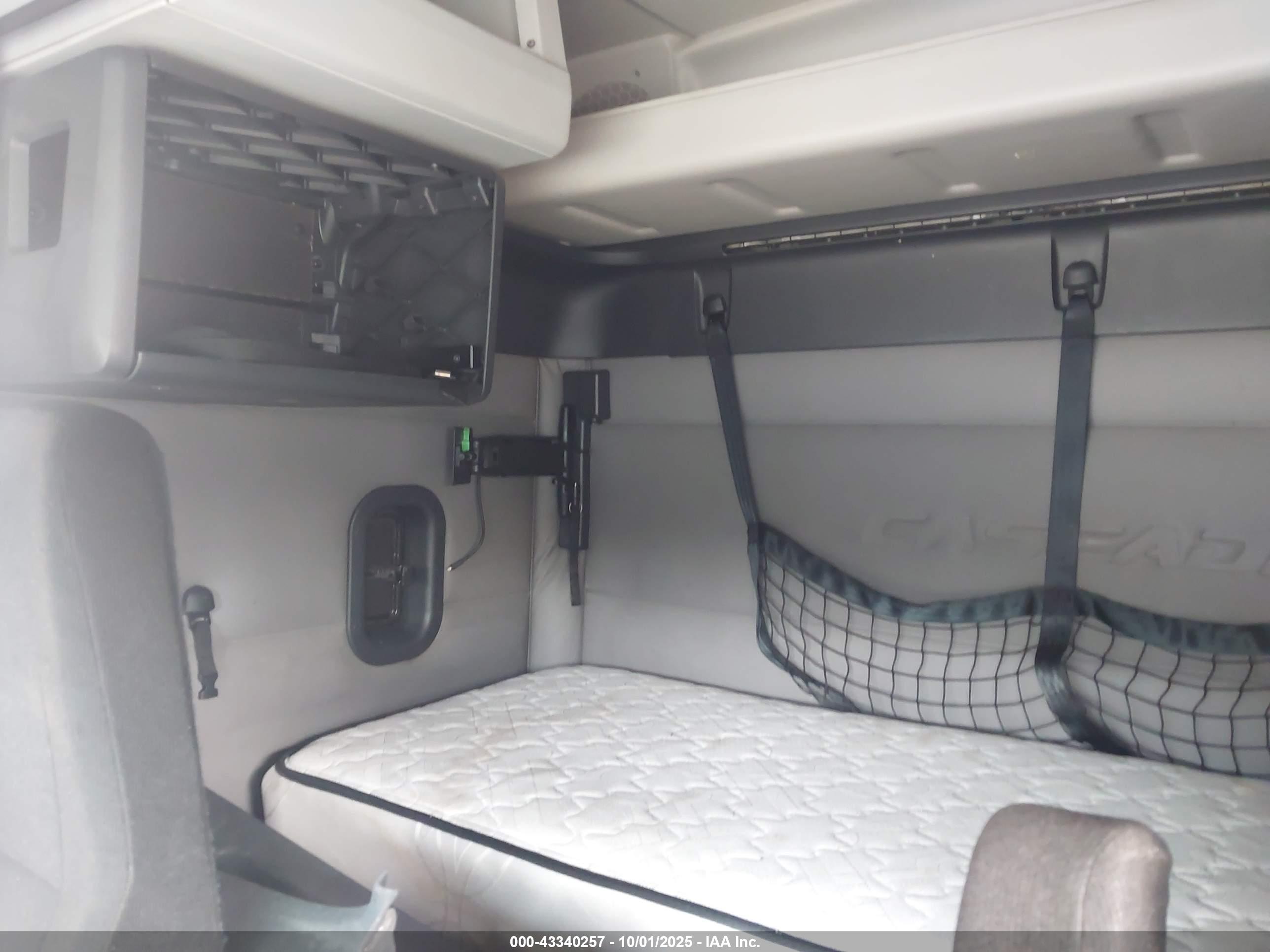 FREIGHTLINER NEW image 7