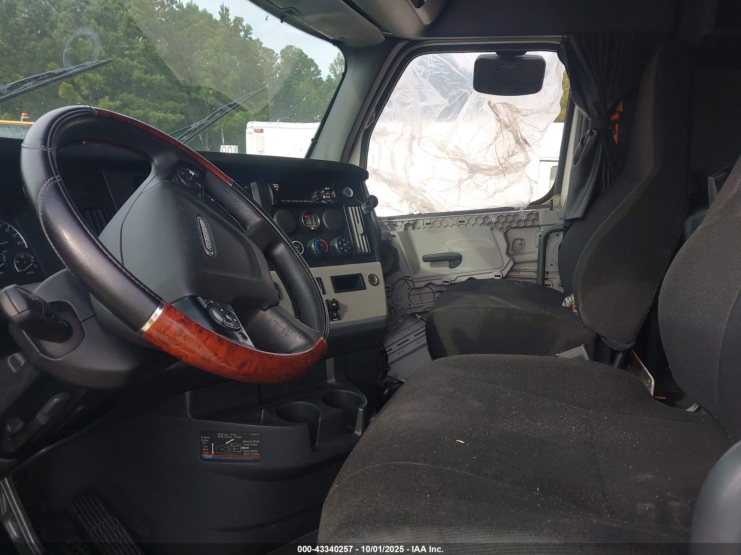 FREIGHTLINER NEW image 8