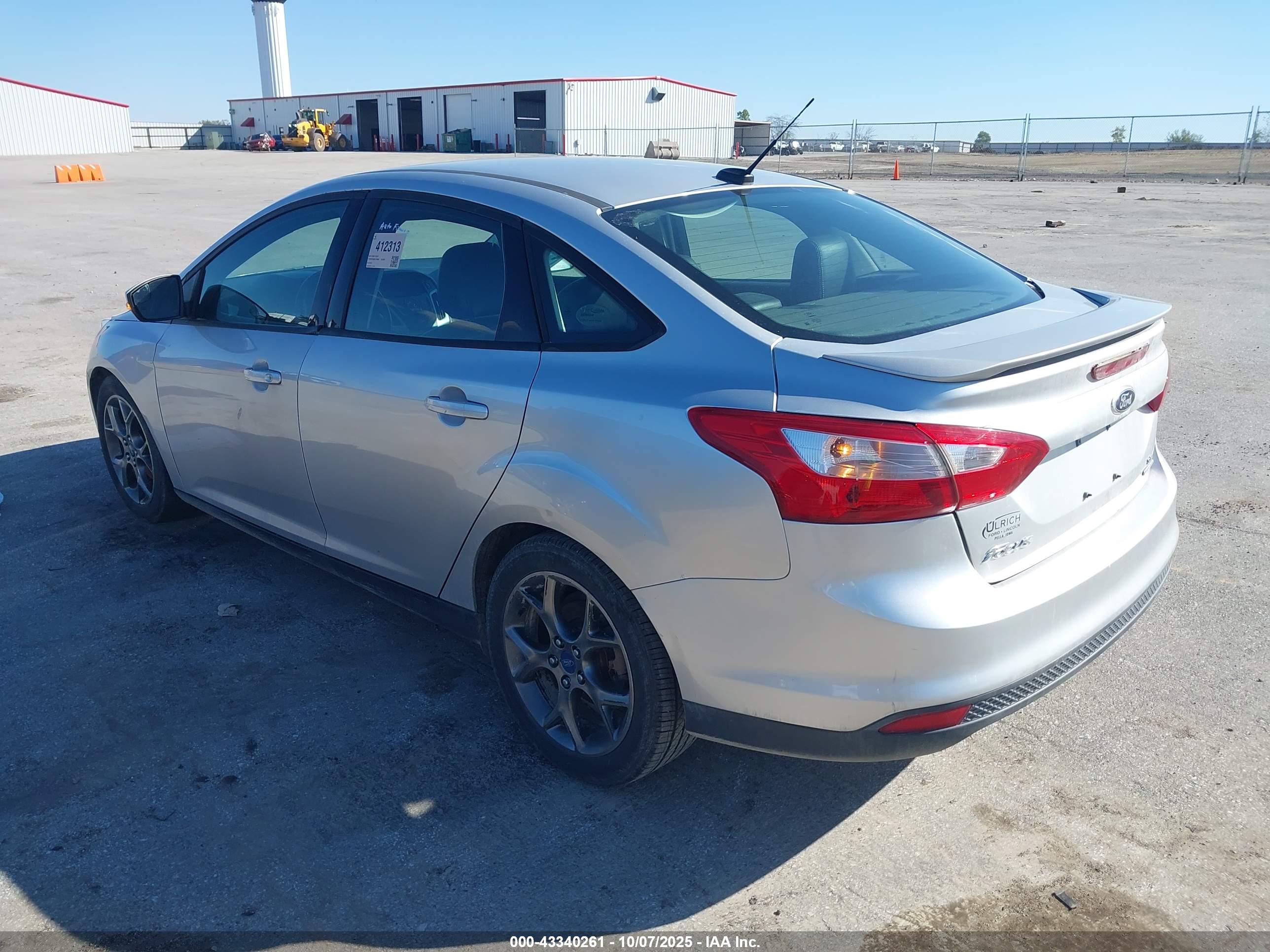 FORD FOCUS image 3