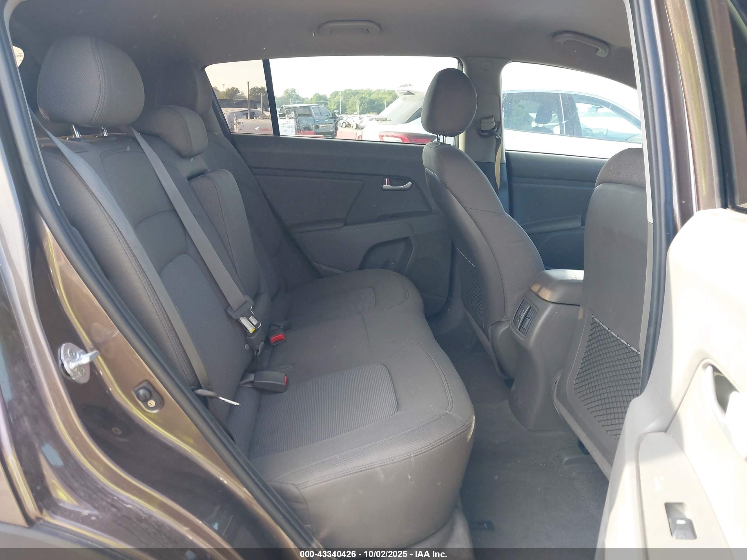 KIA SPORTAGE image 8
