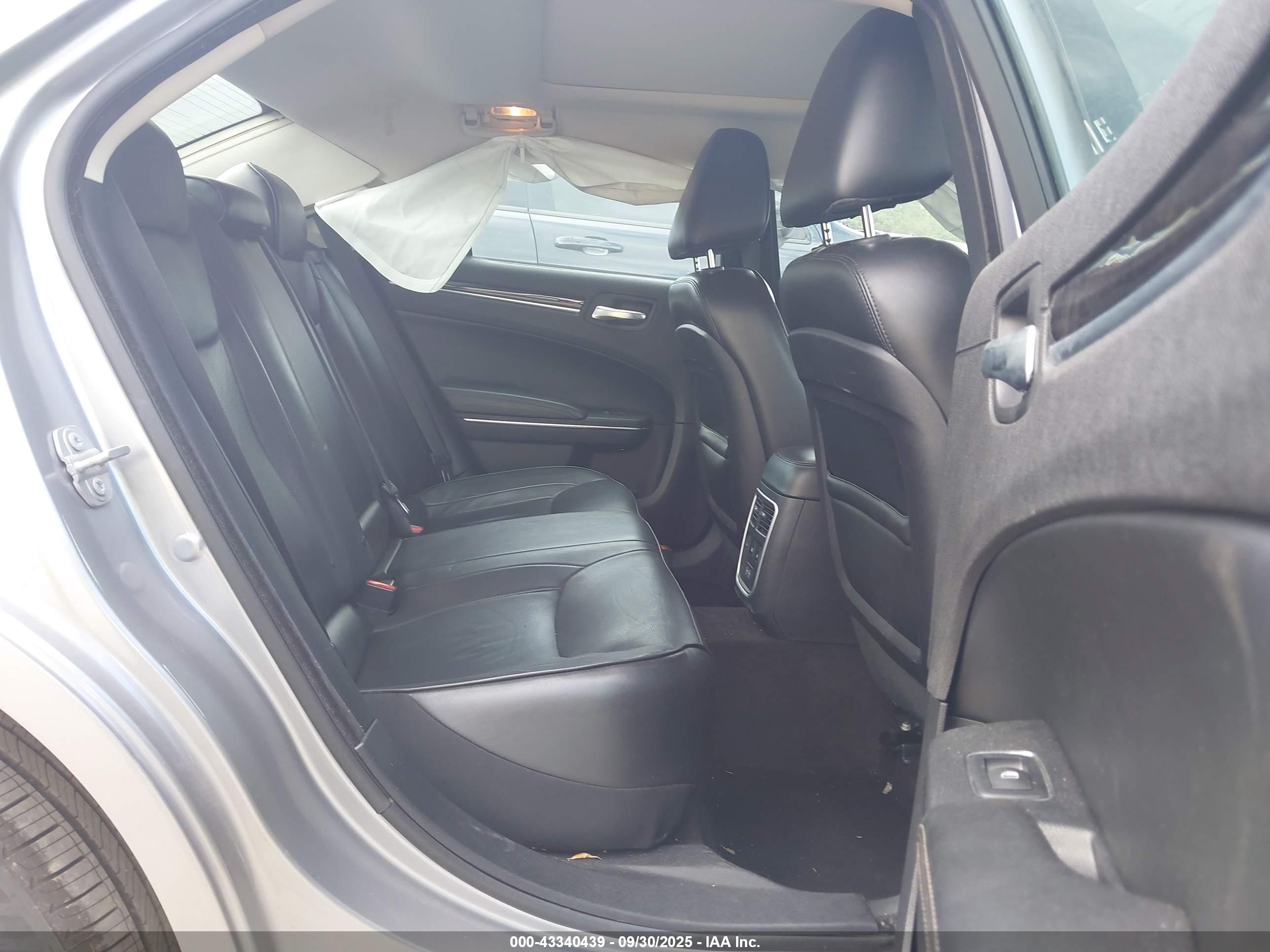CHRYSLER 300C image 8
