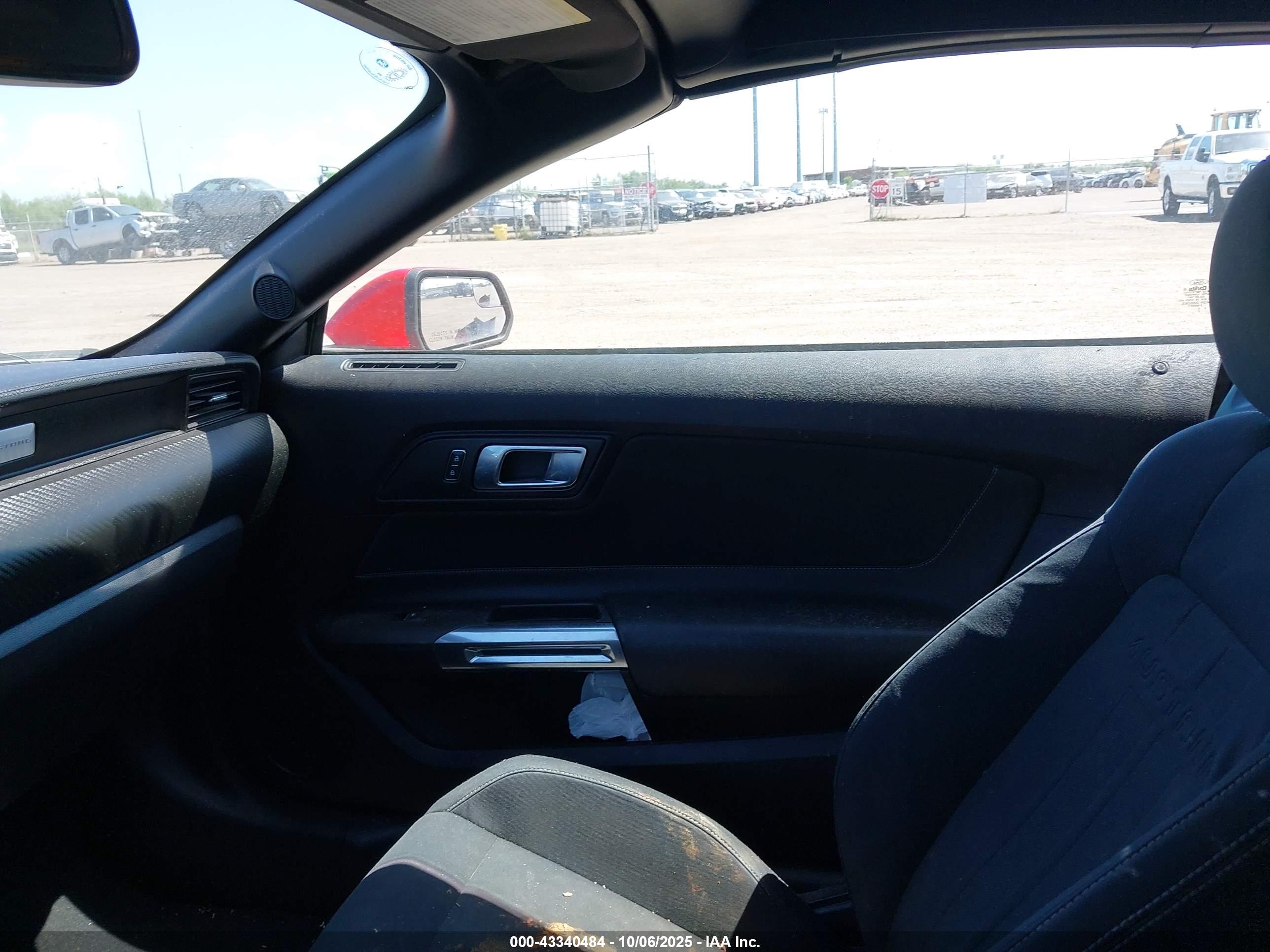 FORD MUSTANG image 5