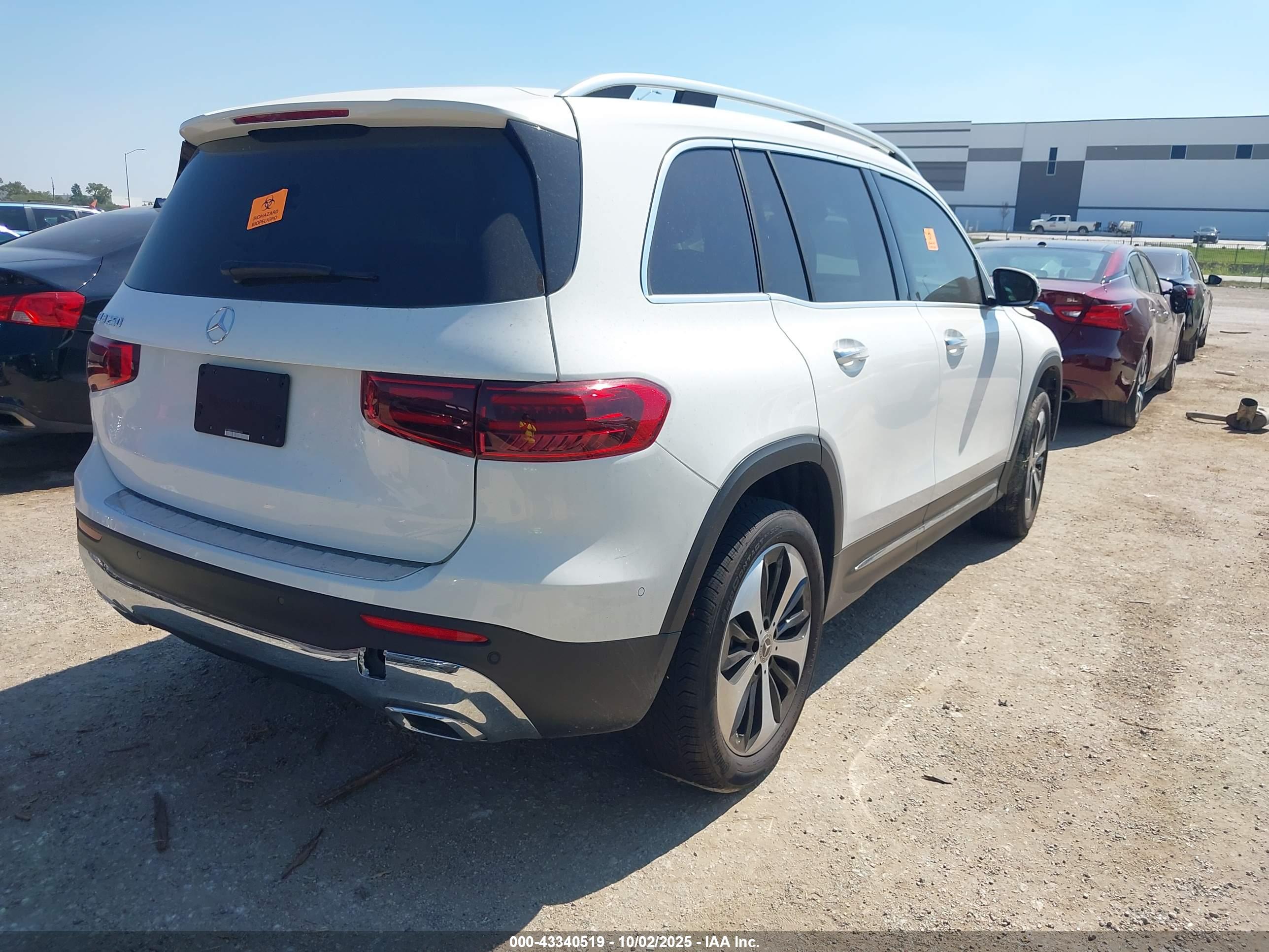 MERCEDES-BENZ GLB image 4