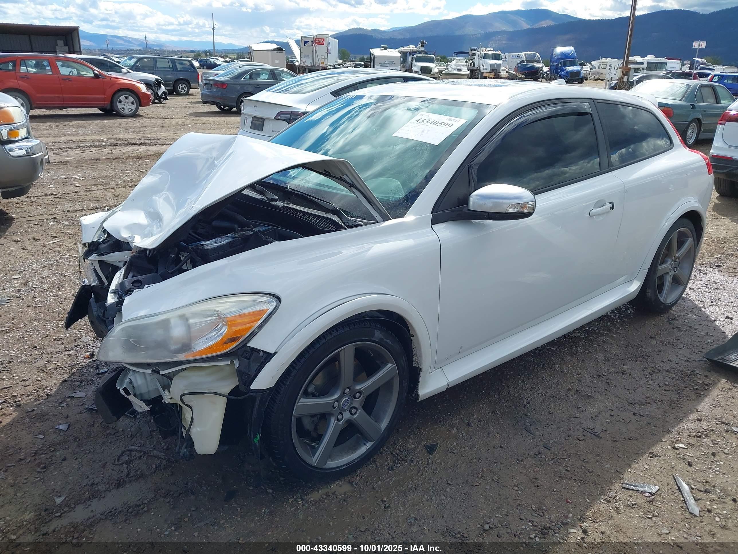 VOLVO C30 image 2