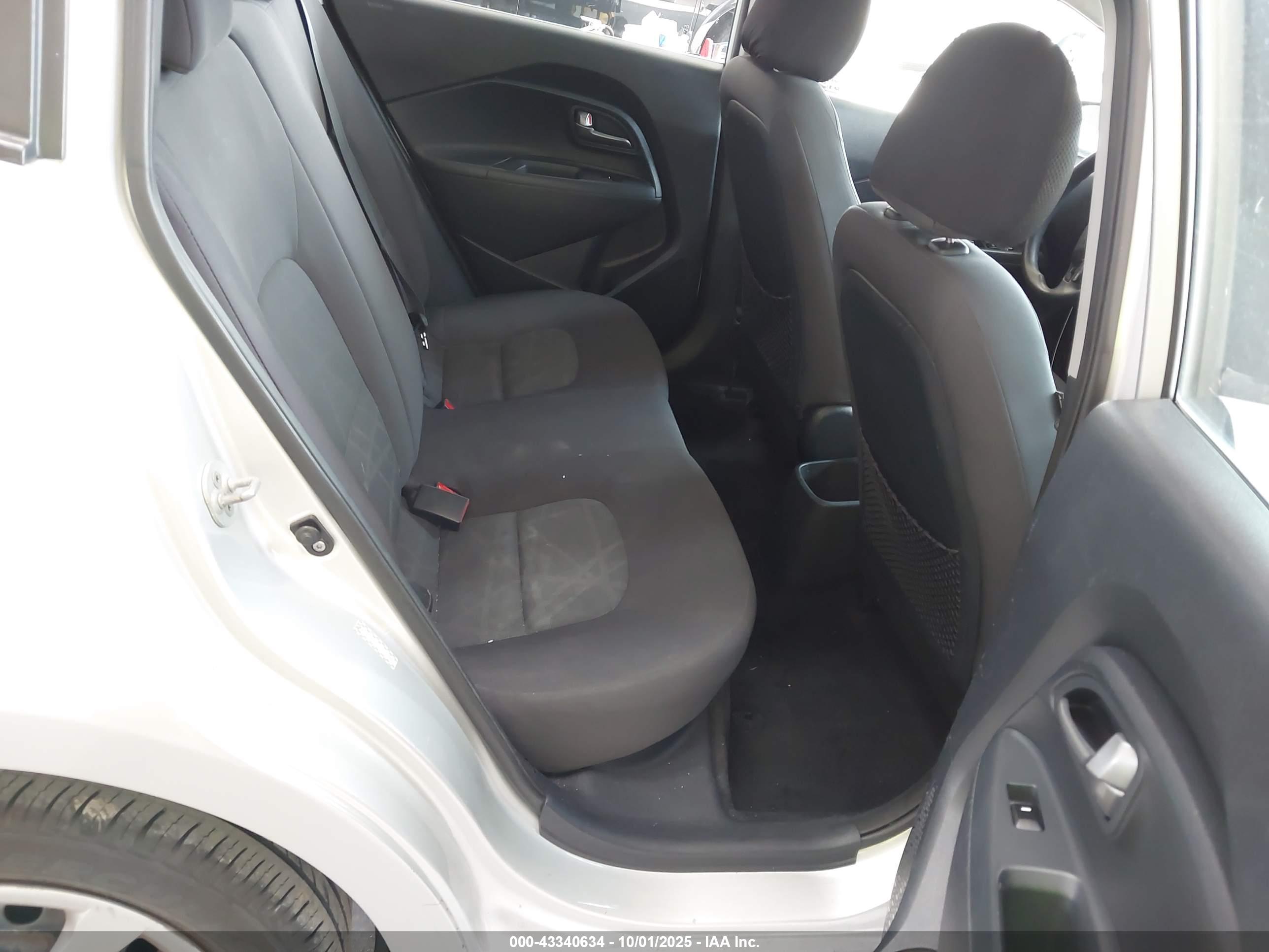 KIA RIO image 8