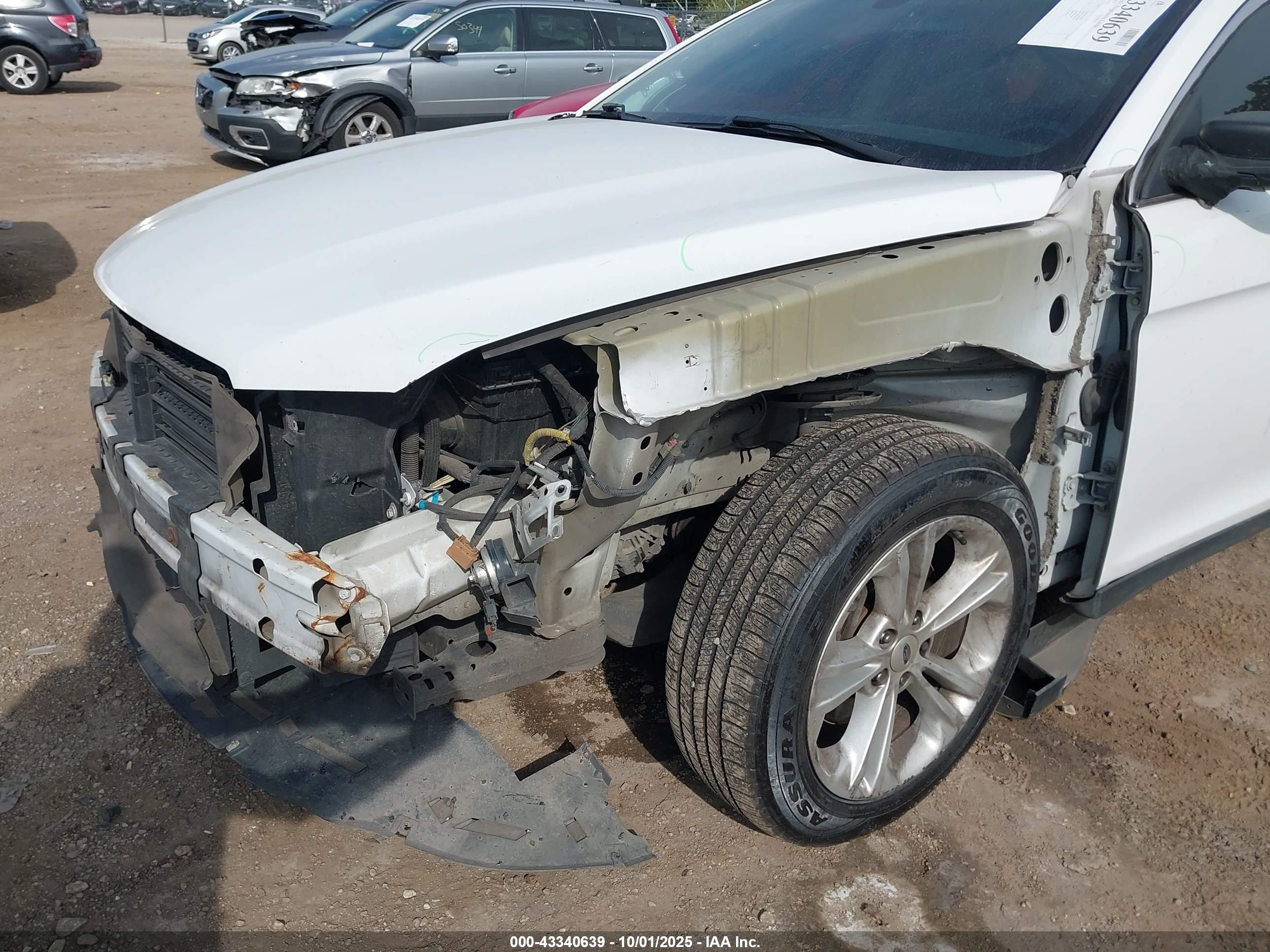 FORD TAURUS image 6