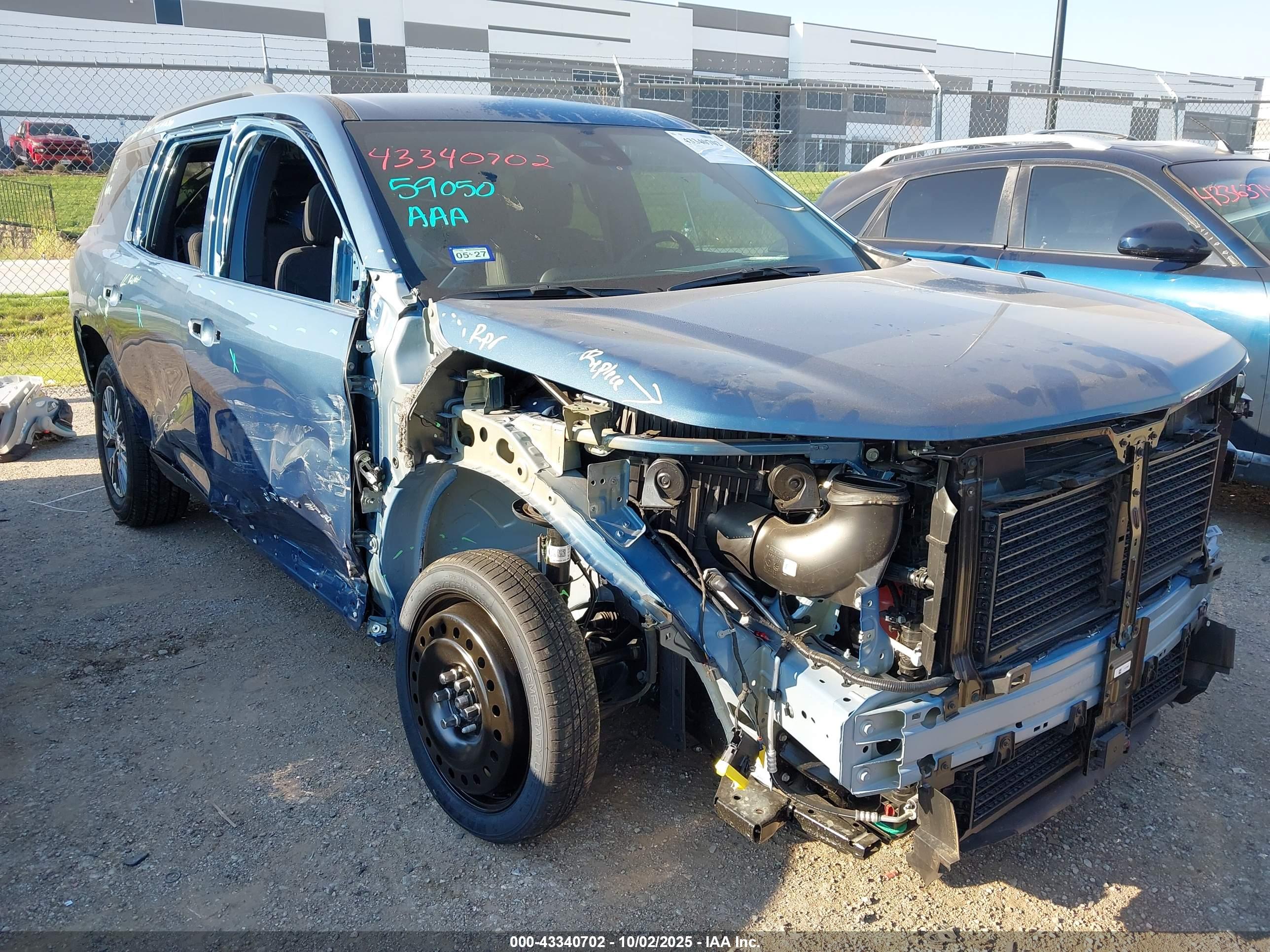 CHEVROLET TRAVERSE image 6