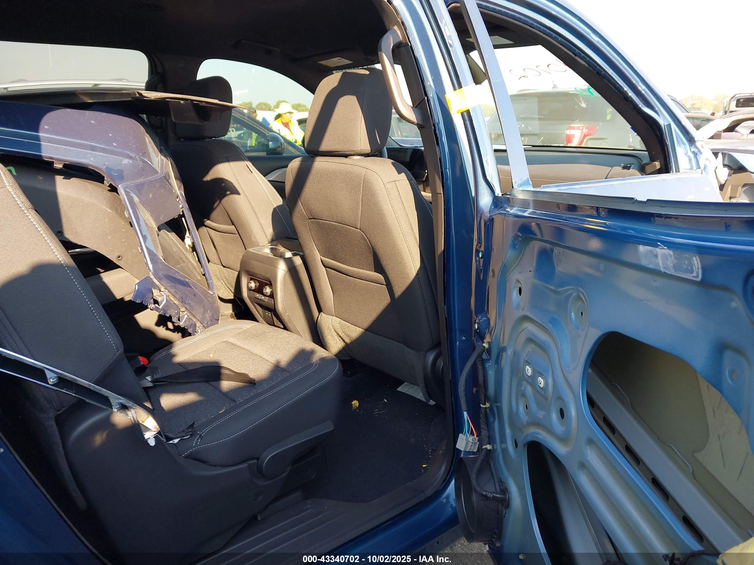CHEVROLET TRAVERSE image 8
