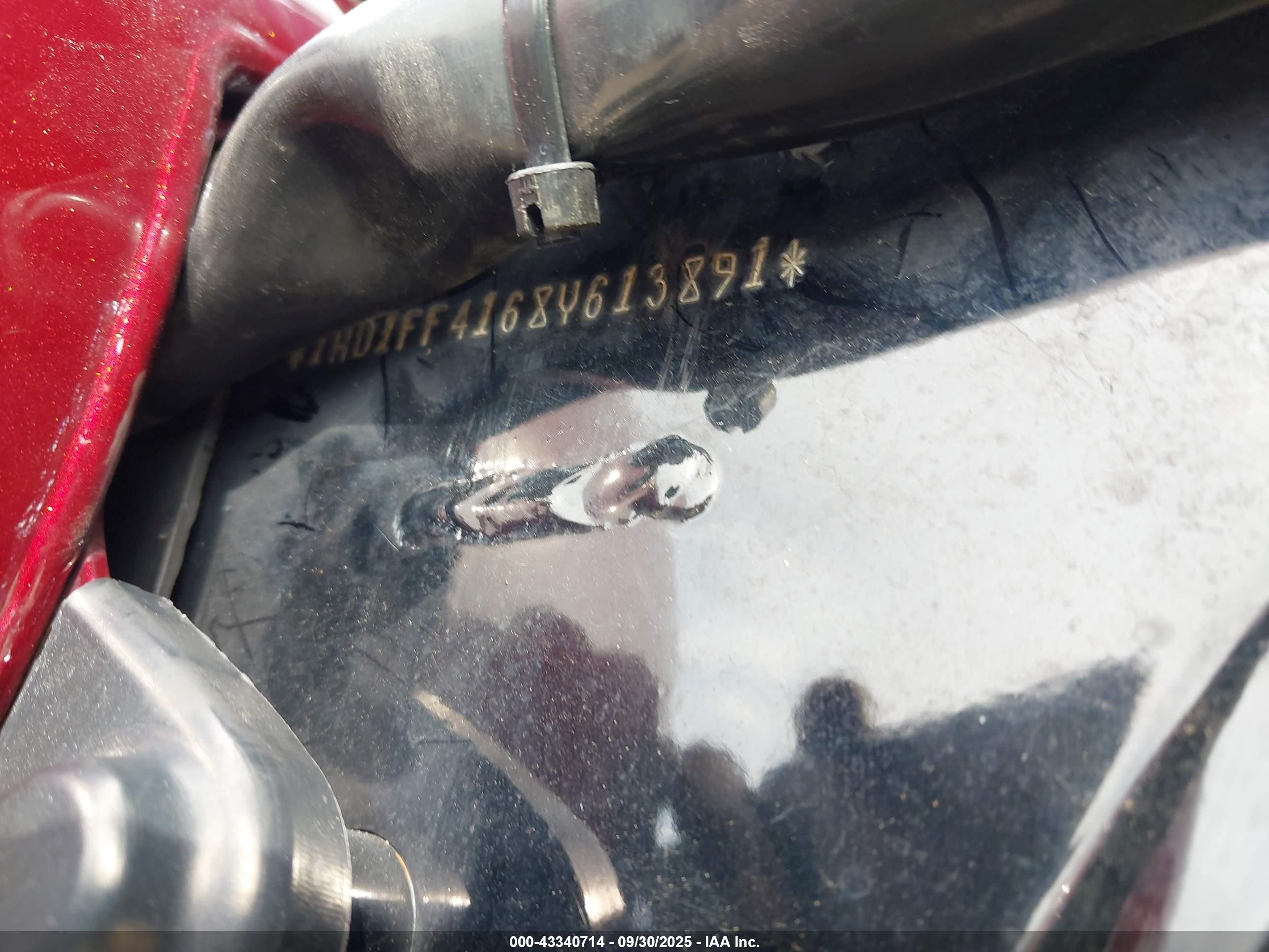 HARLEY-DAVIDSON FLHT image 10