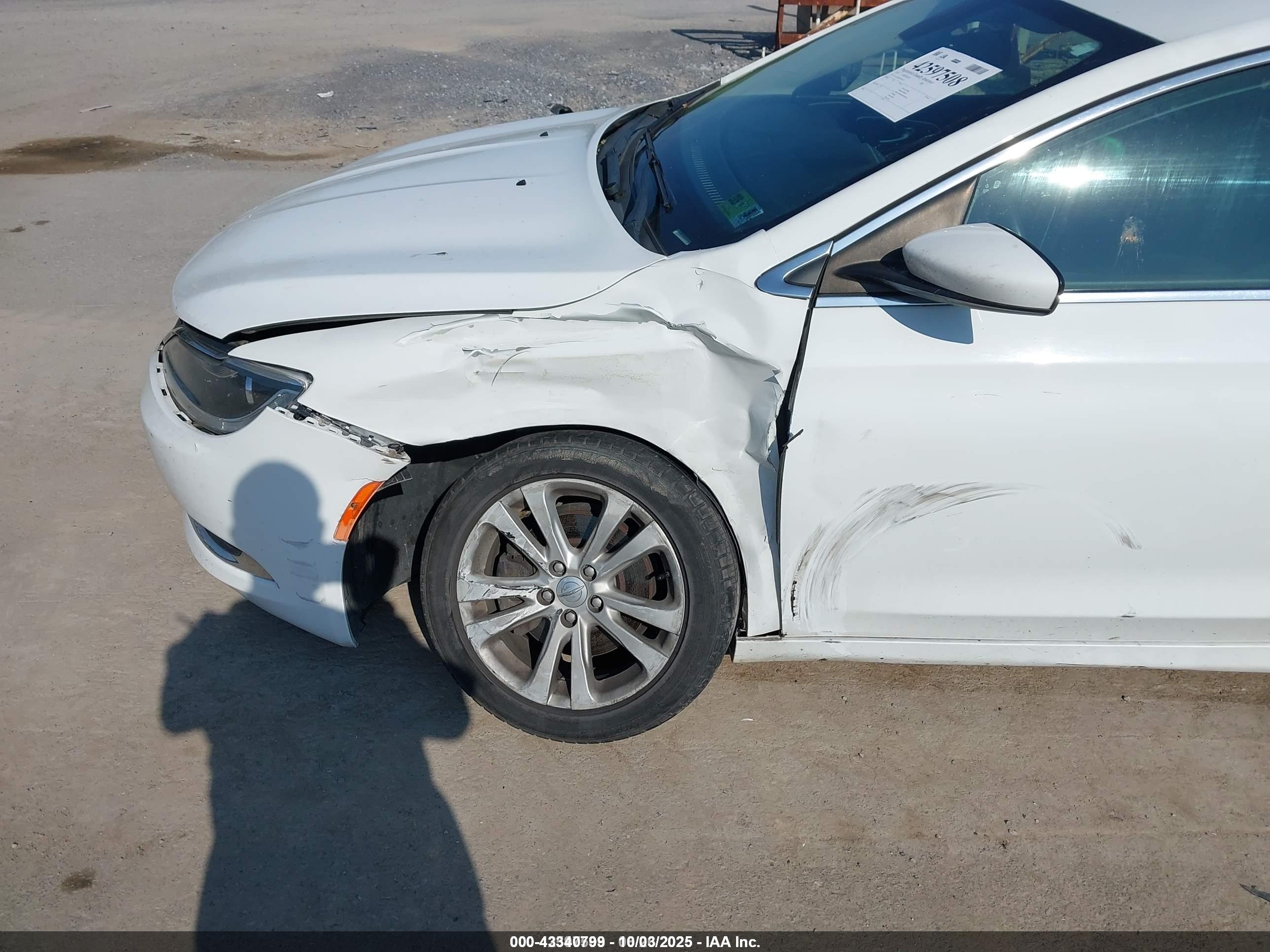 CHRYSLER 200 image 6