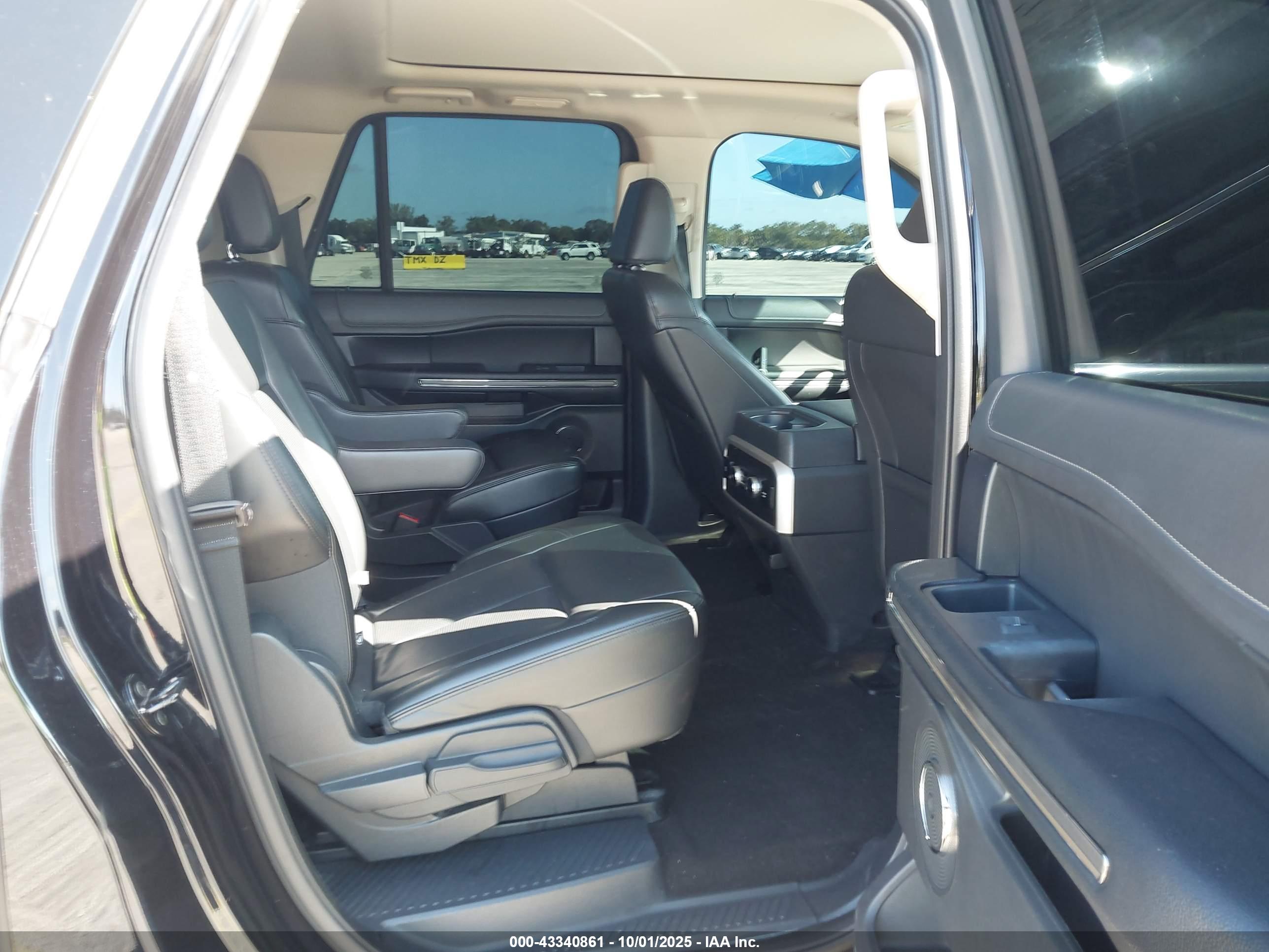 FORD EXPEDITION image 8