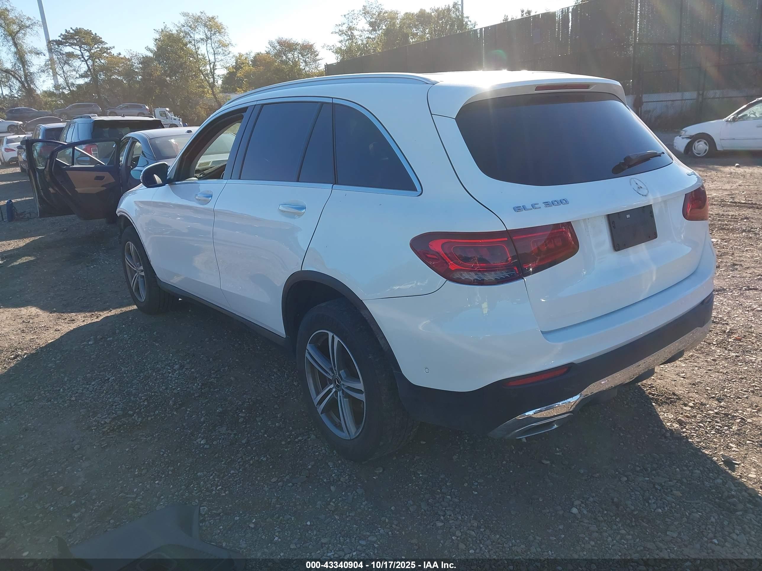 MERCEDES-BENZ GLC image 3