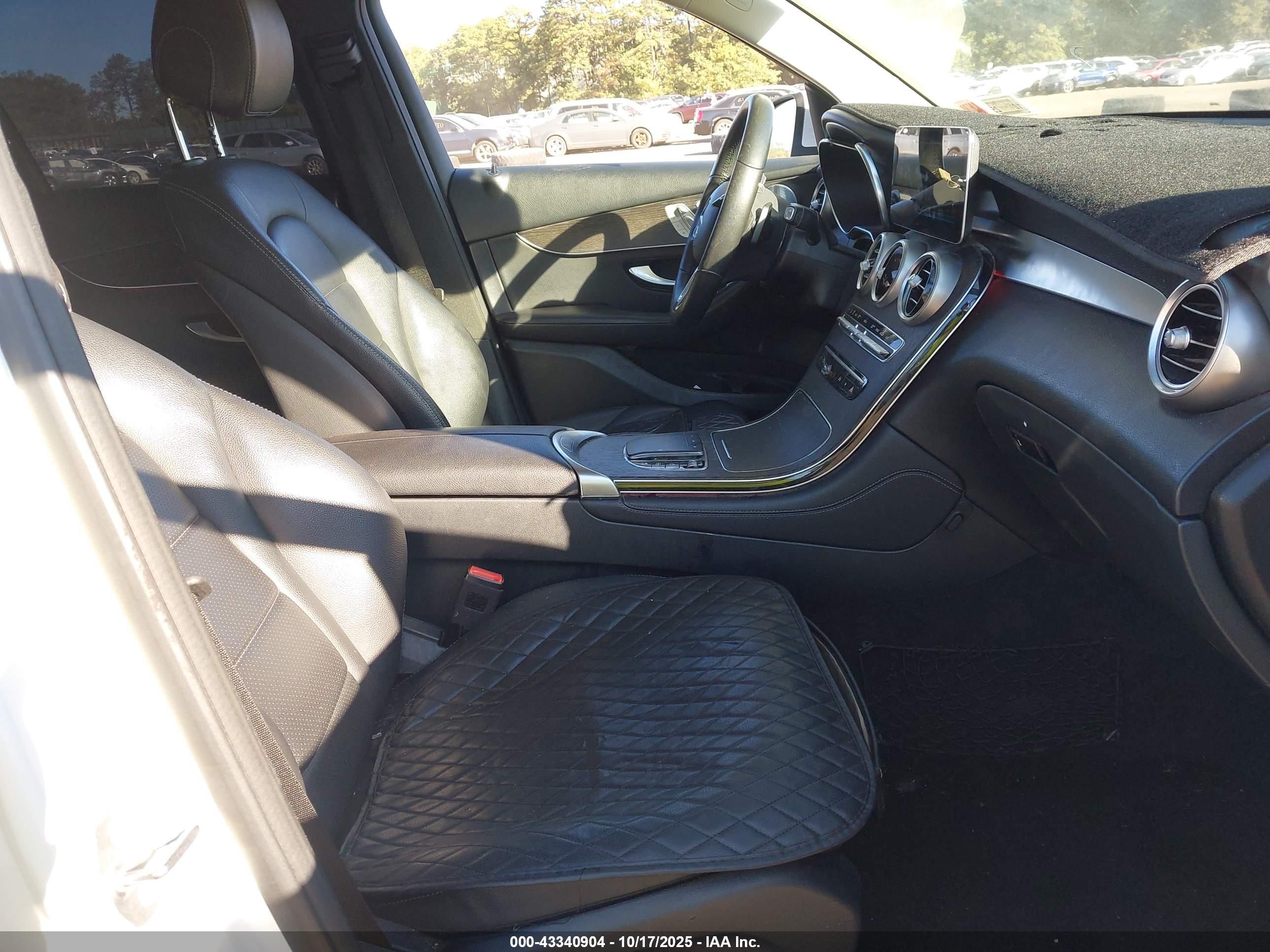 MERCEDES-BENZ GLC image 5