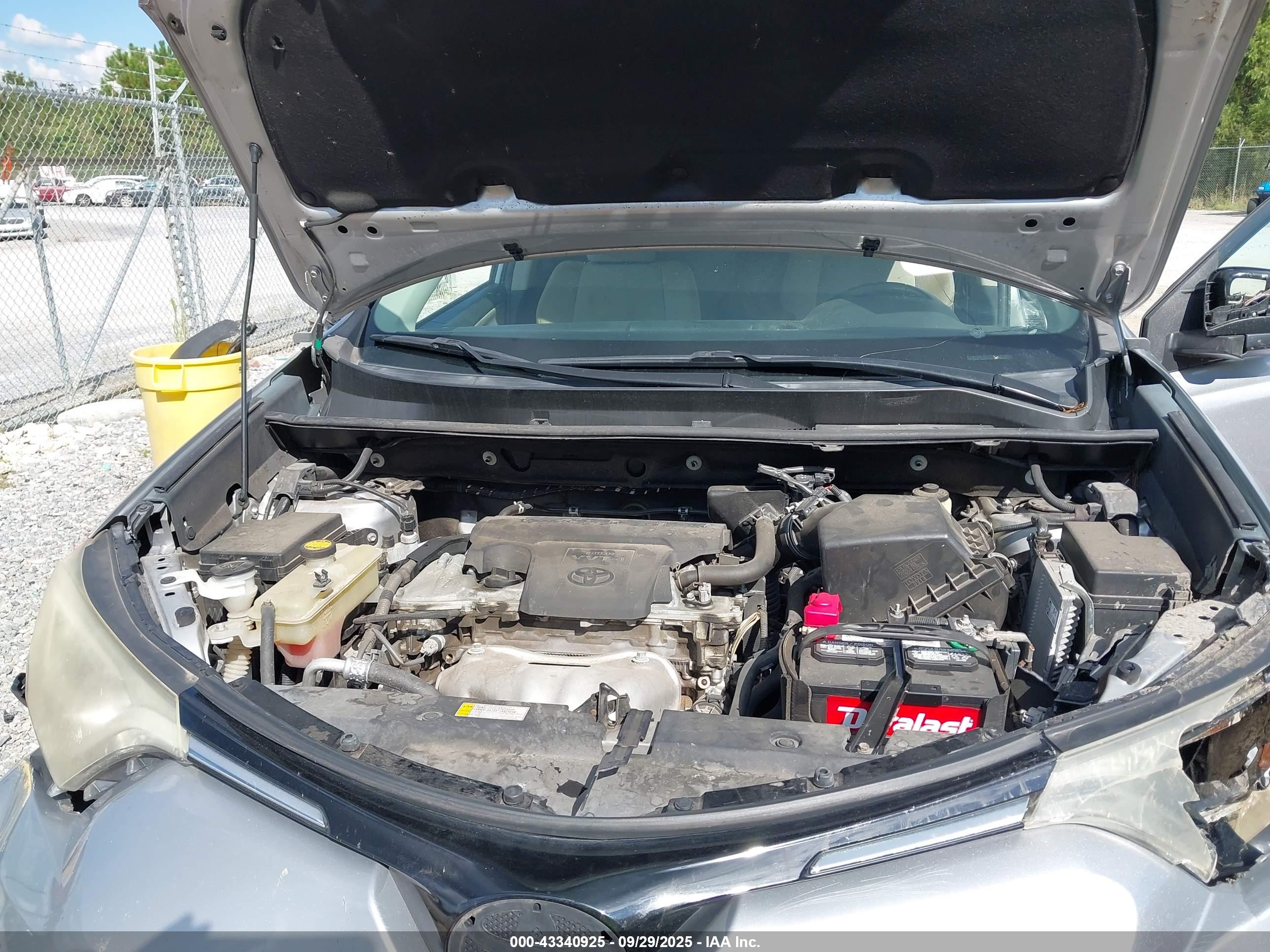 TOYOTA RAV4 image 10
