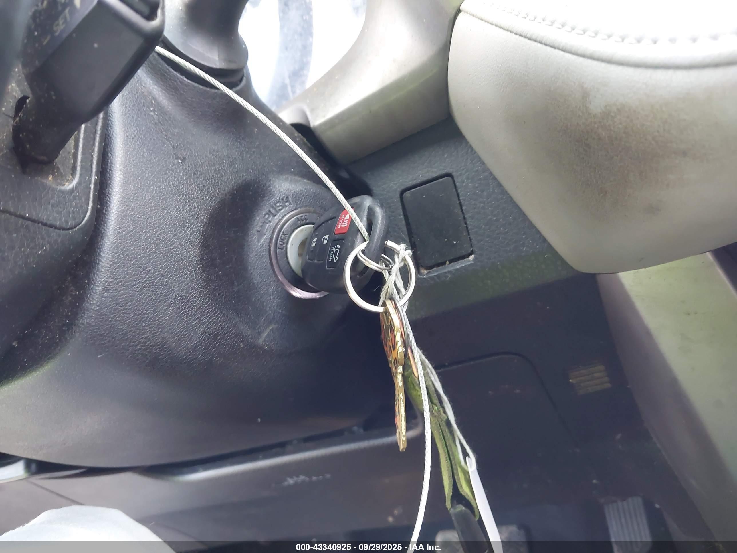 TOYOTA RAV4 image 11