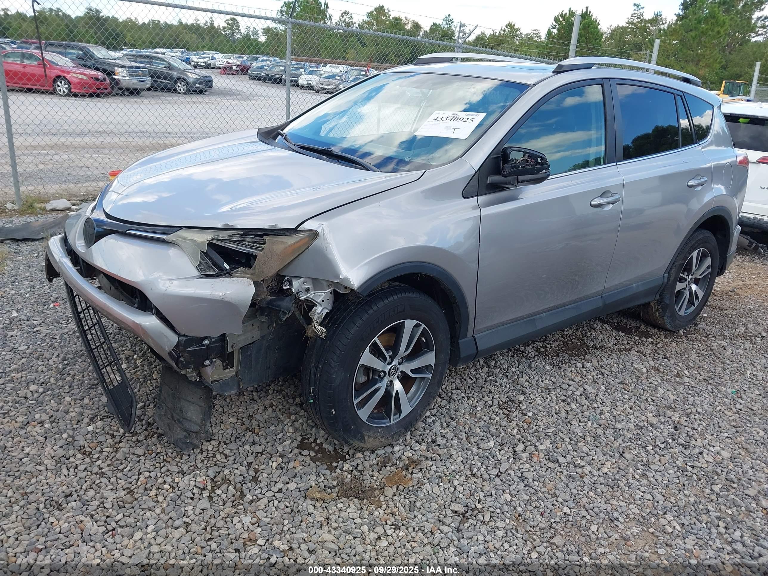 TOYOTA RAV4 image 2