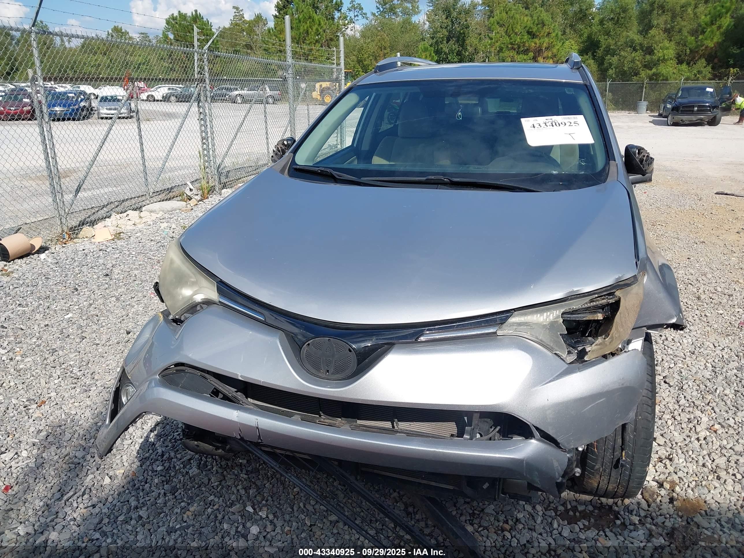 TOYOTA RAV4 image 6