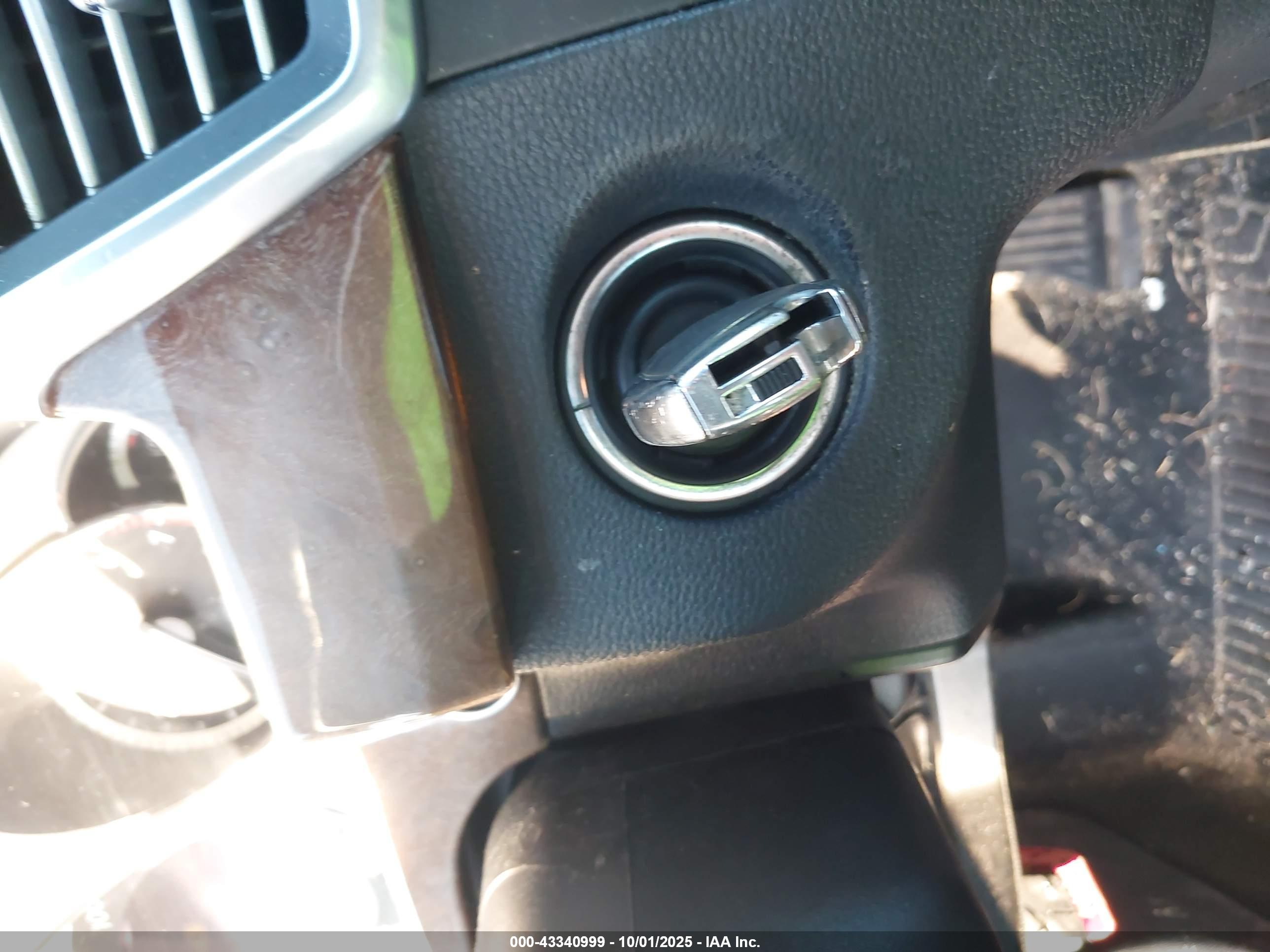 MERCEDES-BENZ E image 11