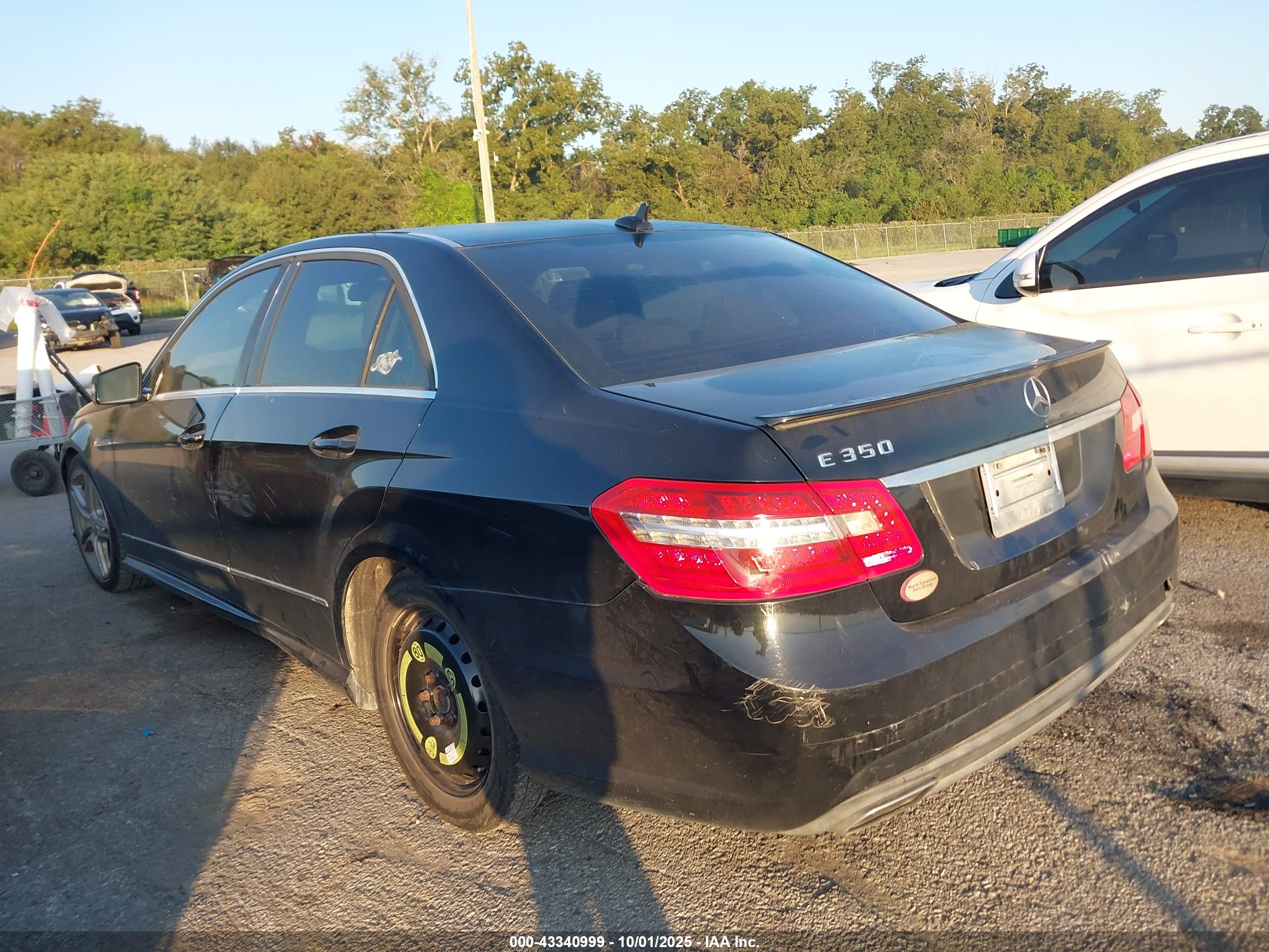 MERCEDES-BENZ E image 3