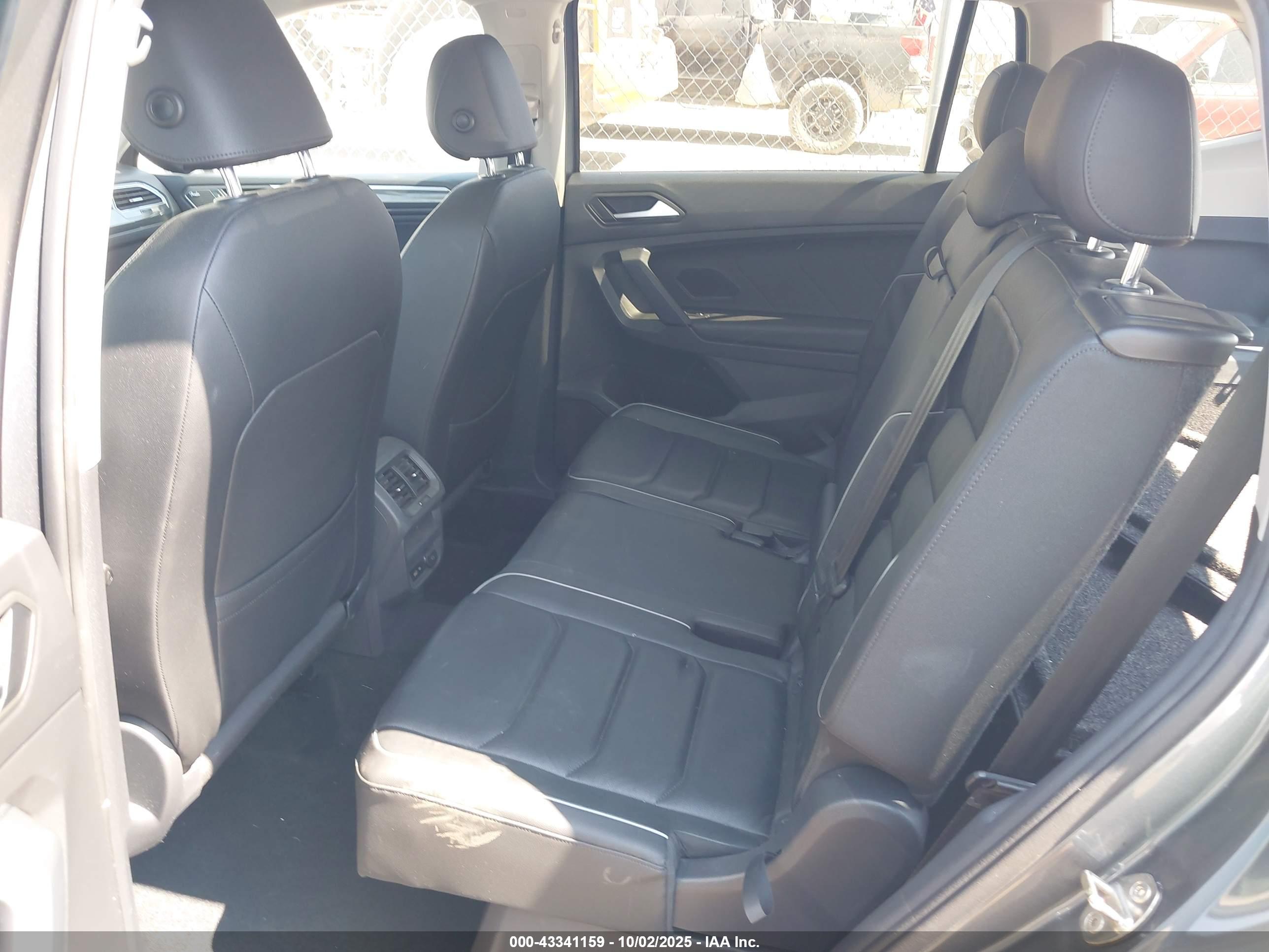 VOLKSWAGEN TIGUAN image 8